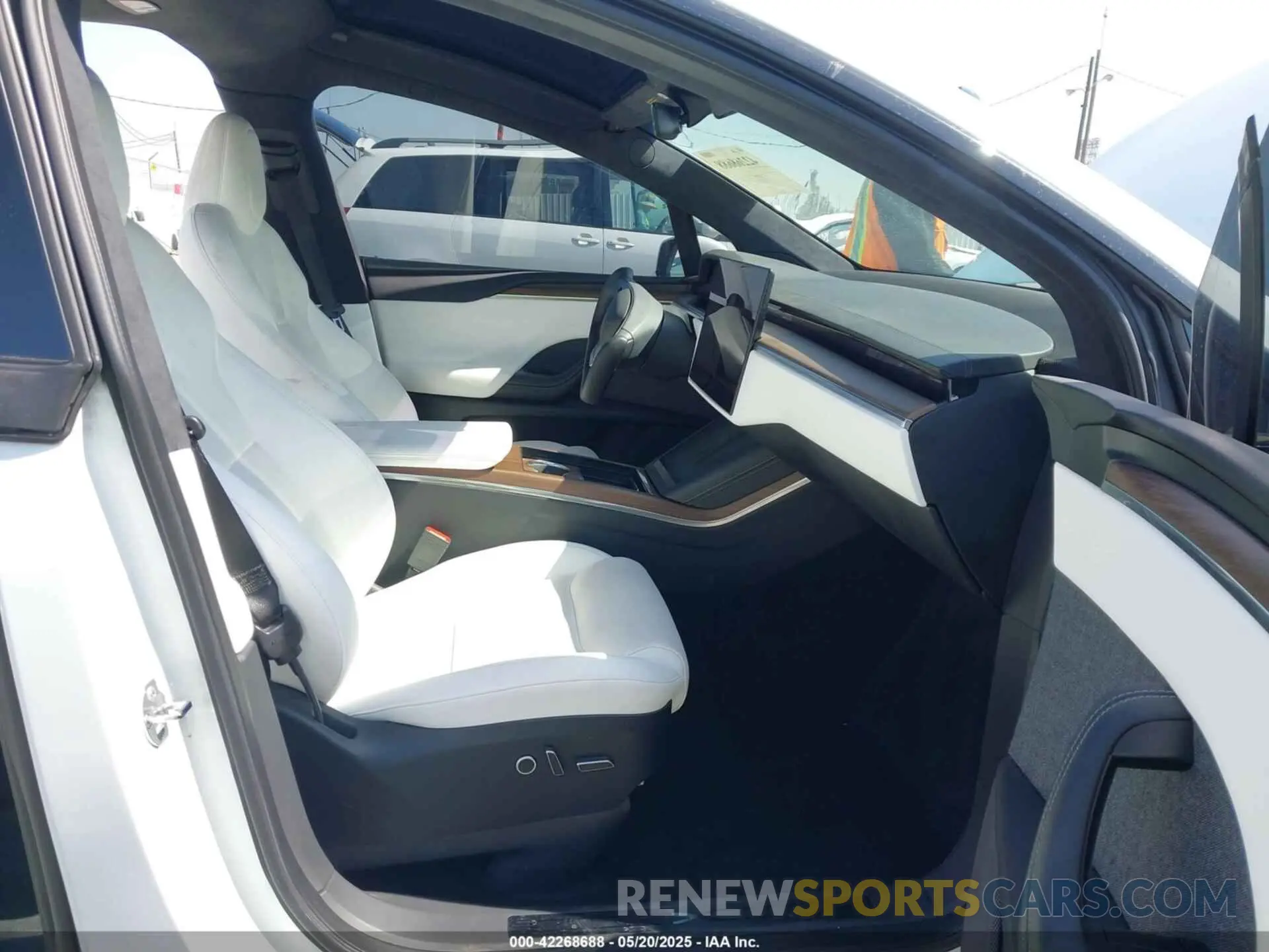5 Photograph of a damaged car 7SAXCBE58NF329790 TESLA MODEL X 2022