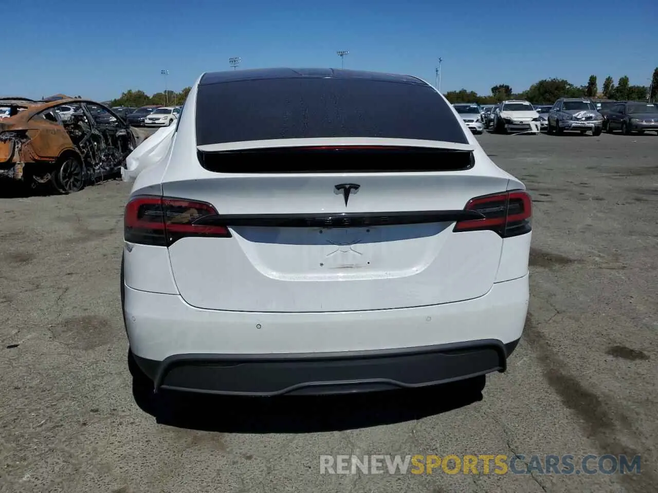 6 Photograph of a damaged car 7SAXCBE59NF328695 TESLA MODEL X 2022