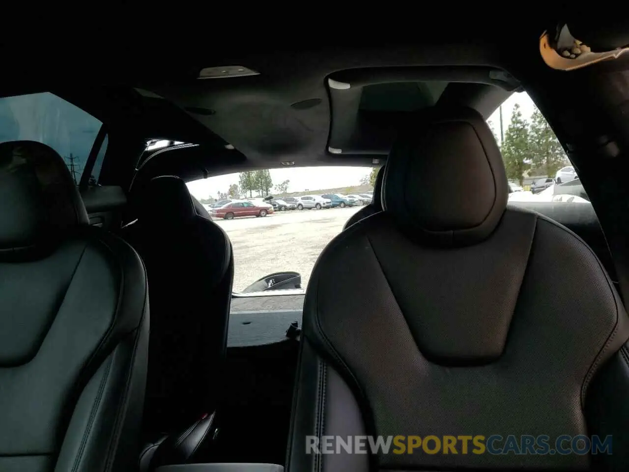 10 Photograph of a damaged car 7SAXCBE59NF362510 TESLA MODEL X 2022