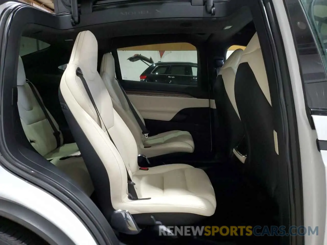 11 Photograph of a damaged car 7SAXCBE5XNF354237 TESLA MODEL X 2022