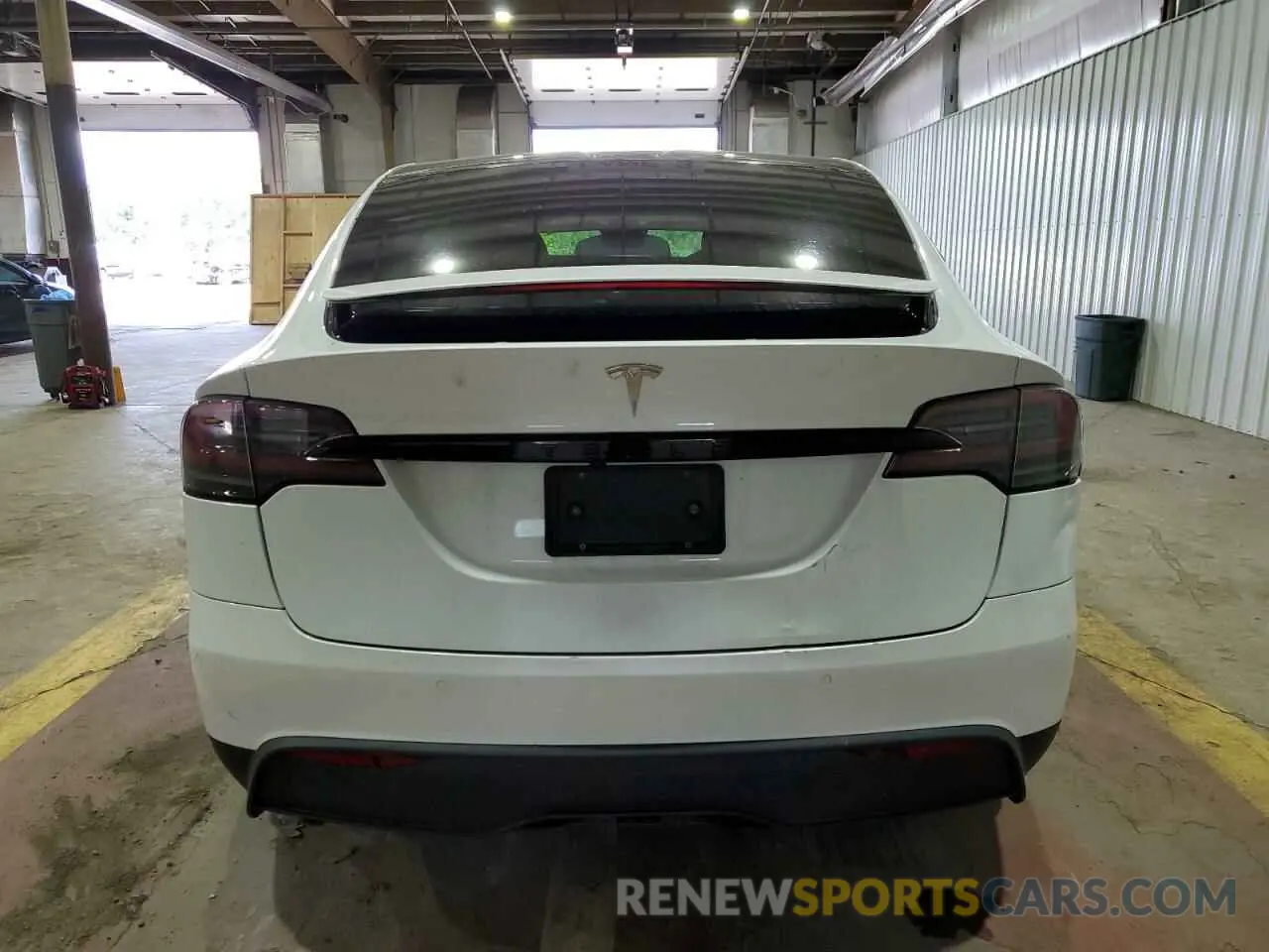 6 Photograph of a damaged car 7SAXCBE5XNF354237 TESLA MODEL X 2022