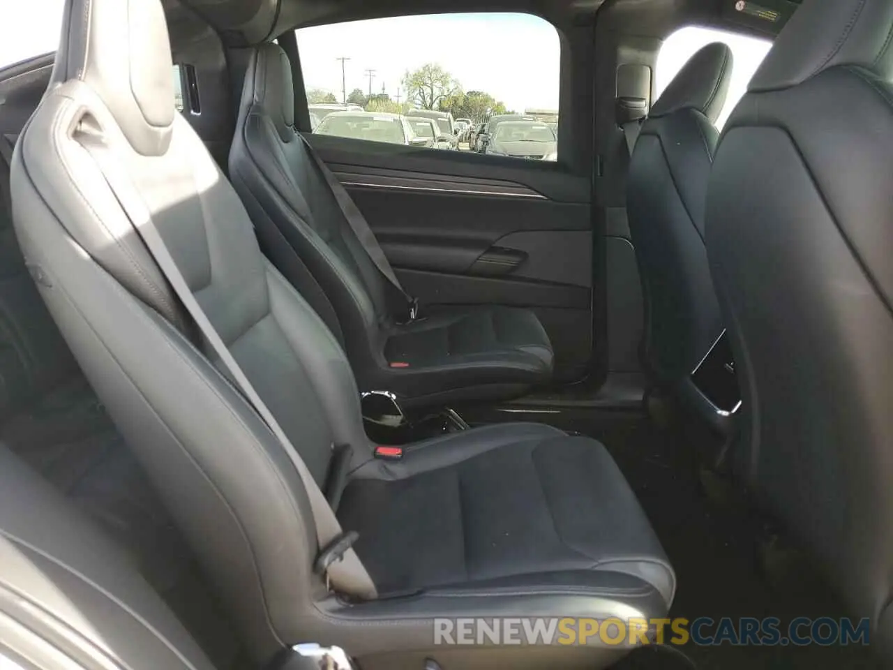 10 Photograph of a damaged car 7SAXCBE5XNF358319 TESLA MODEL X 2022