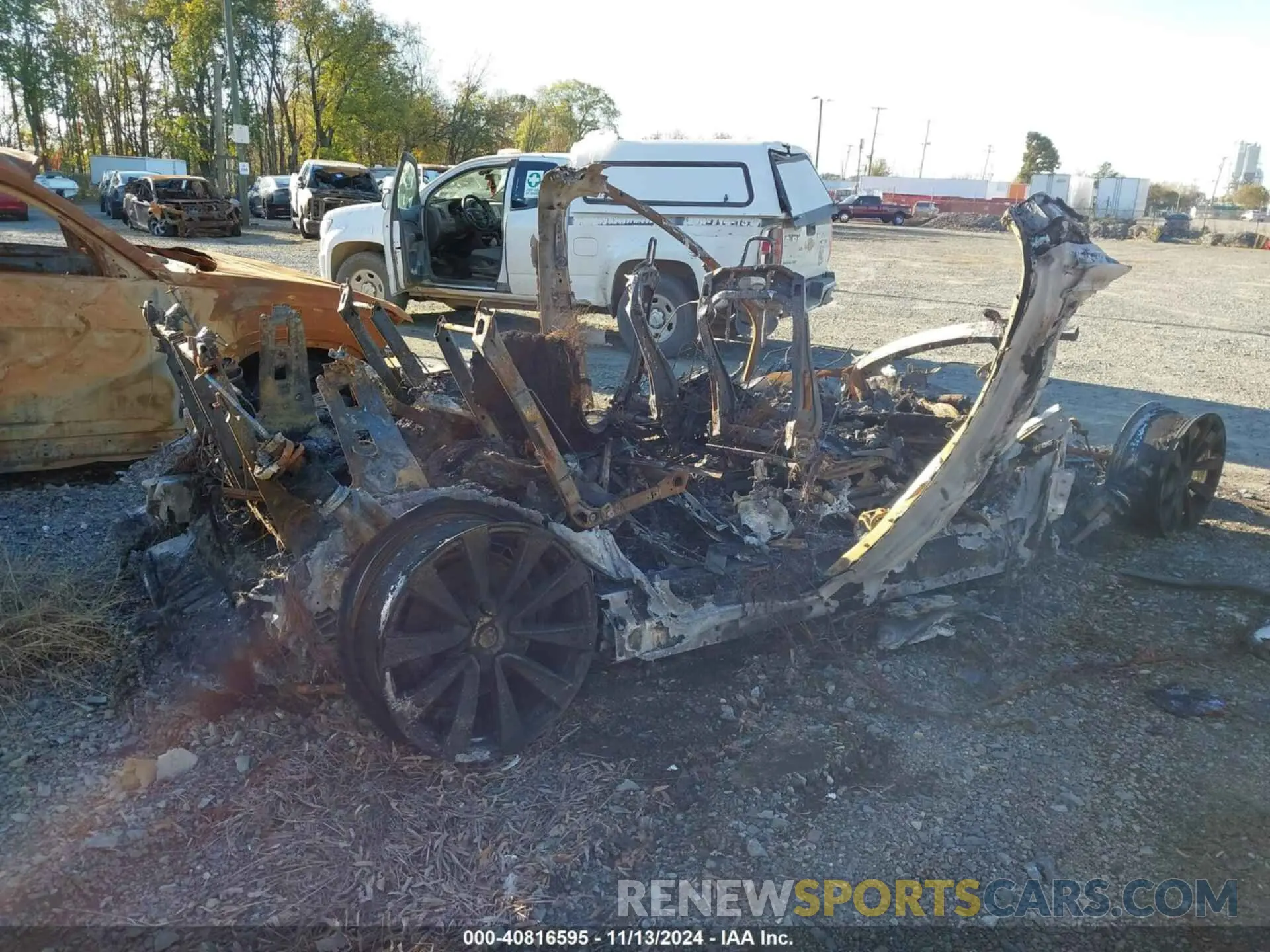 4 Photograph of a damaged car 7SAXCBE60NF356846 TESLA MODEL X 2022