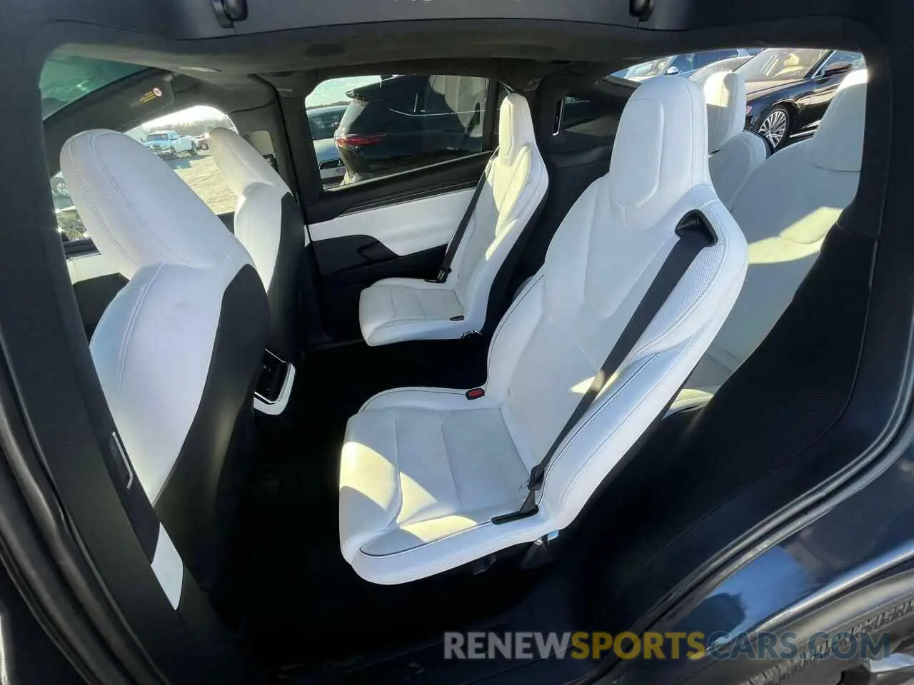 9 Photograph of a damaged car 7SAXCBE61NF358296 TESLA MODEL X 2022