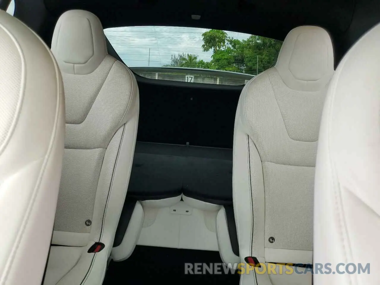 10 Photograph of a damaged car 7SAXCBE62NF331639 TESLA MODEL X 2022