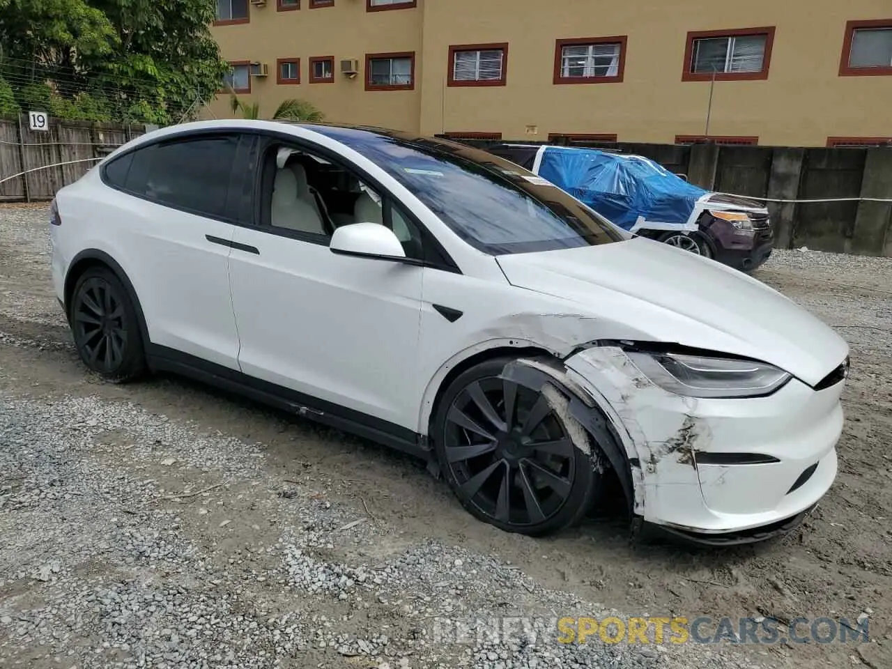 4 Photograph of a damaged car 7SAXCBE62NF331639 TESLA MODEL X 2022