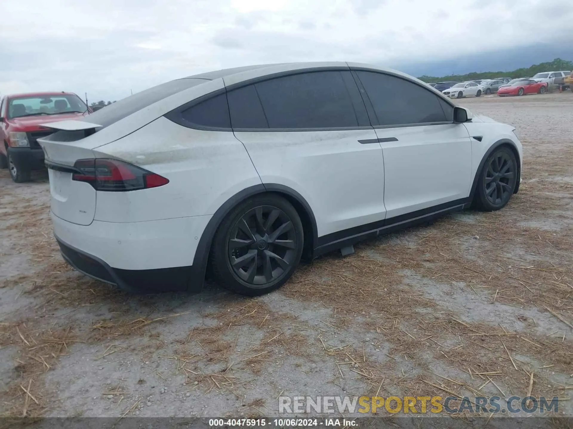 4 Photograph of a damaged car 7SAXCBE62NF333598 TESLA MODEL X 2022