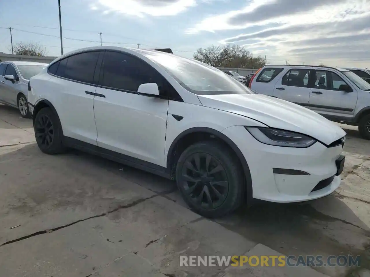 4 Photograph of a damaged car 7SAXCBE62NF342575 TESLA MODEL X 2022