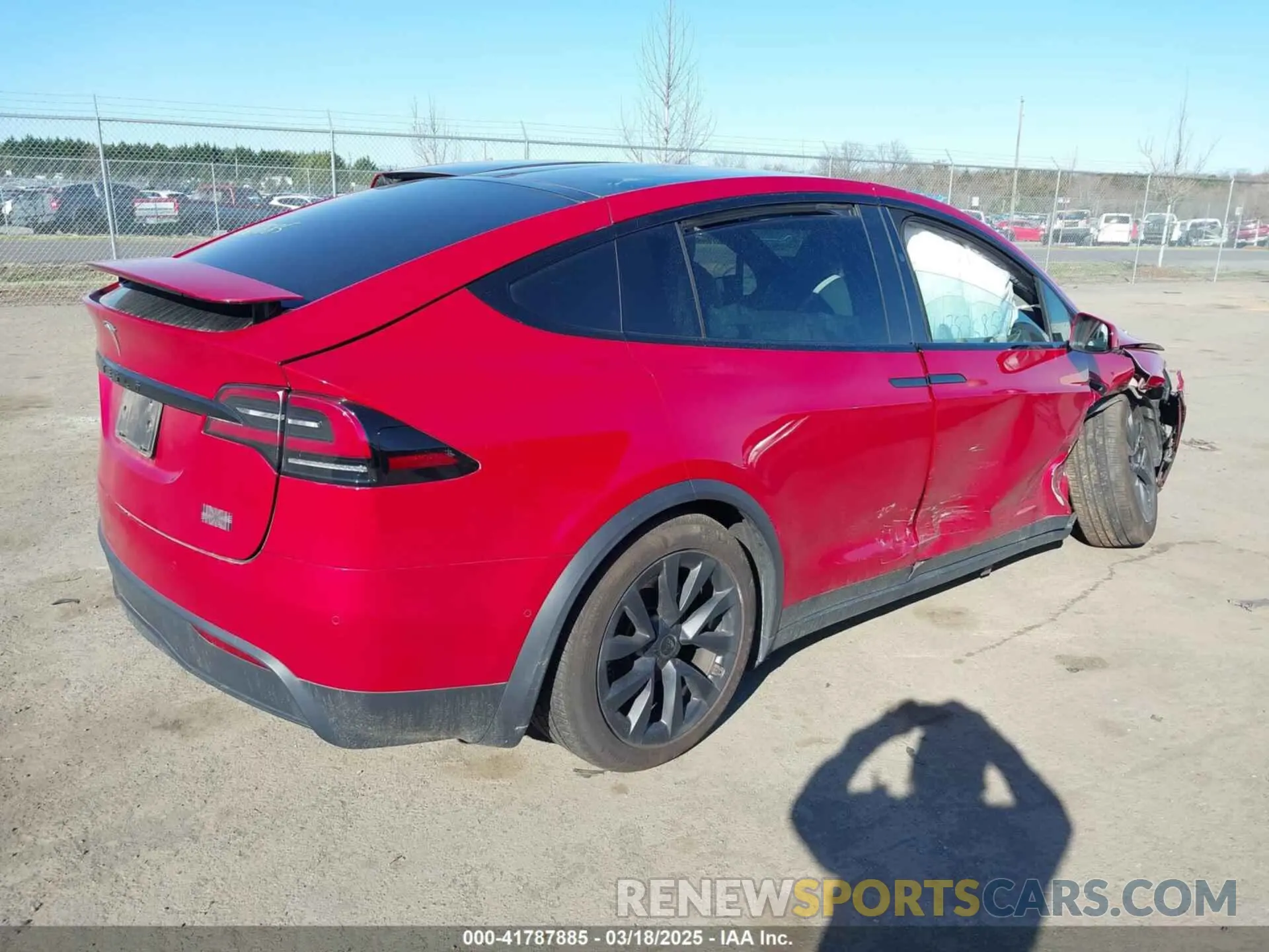 4 Photograph of a damaged car 7SAXCBE62NF355956 TESLA MODEL X 2022