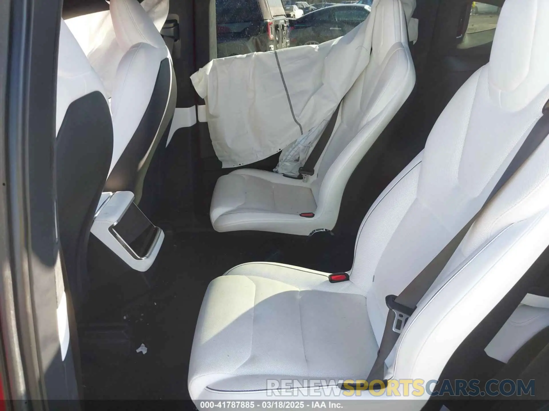 8 Photograph of a damaged car 7SAXCBE62NF355956 TESLA MODEL X 2022