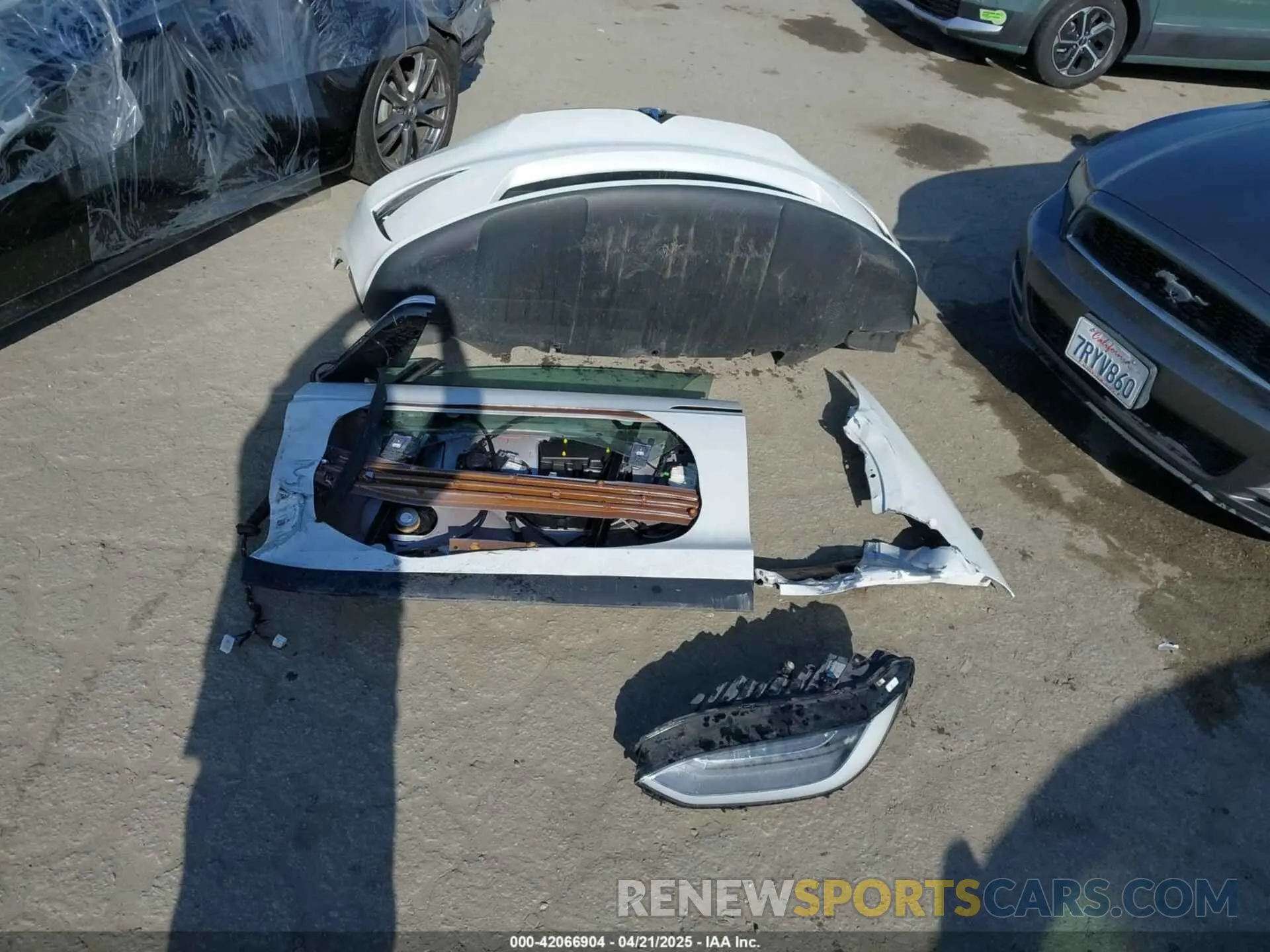 12 Photograph of a damaged car 7SAXCBE63NF337529 TESLA MODEL X 2022