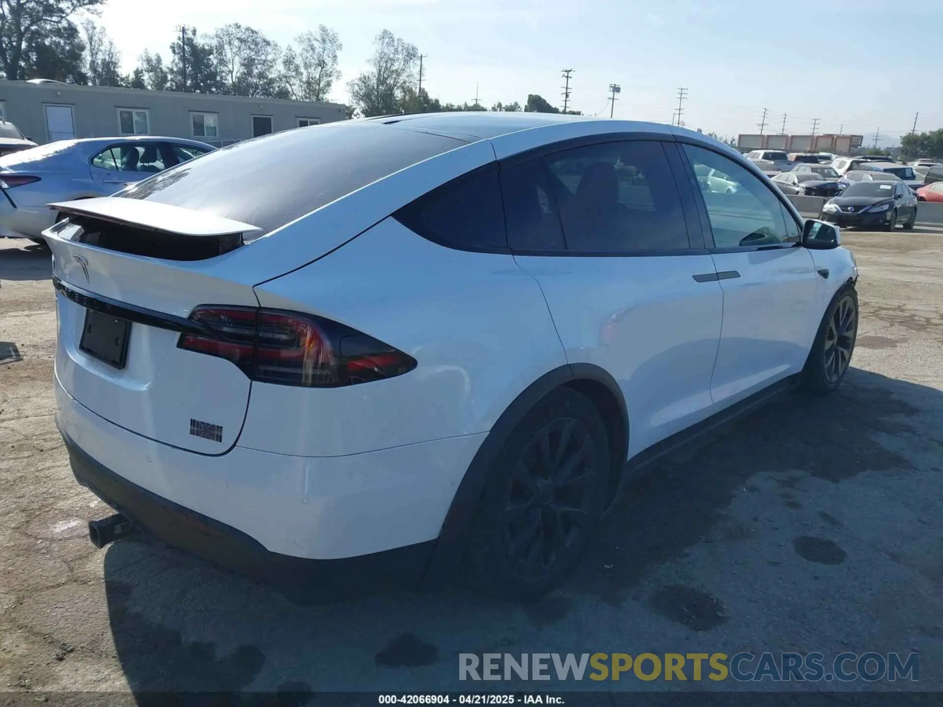 4 Photograph of a damaged car 7SAXCBE63NF337529 TESLA MODEL X 2022