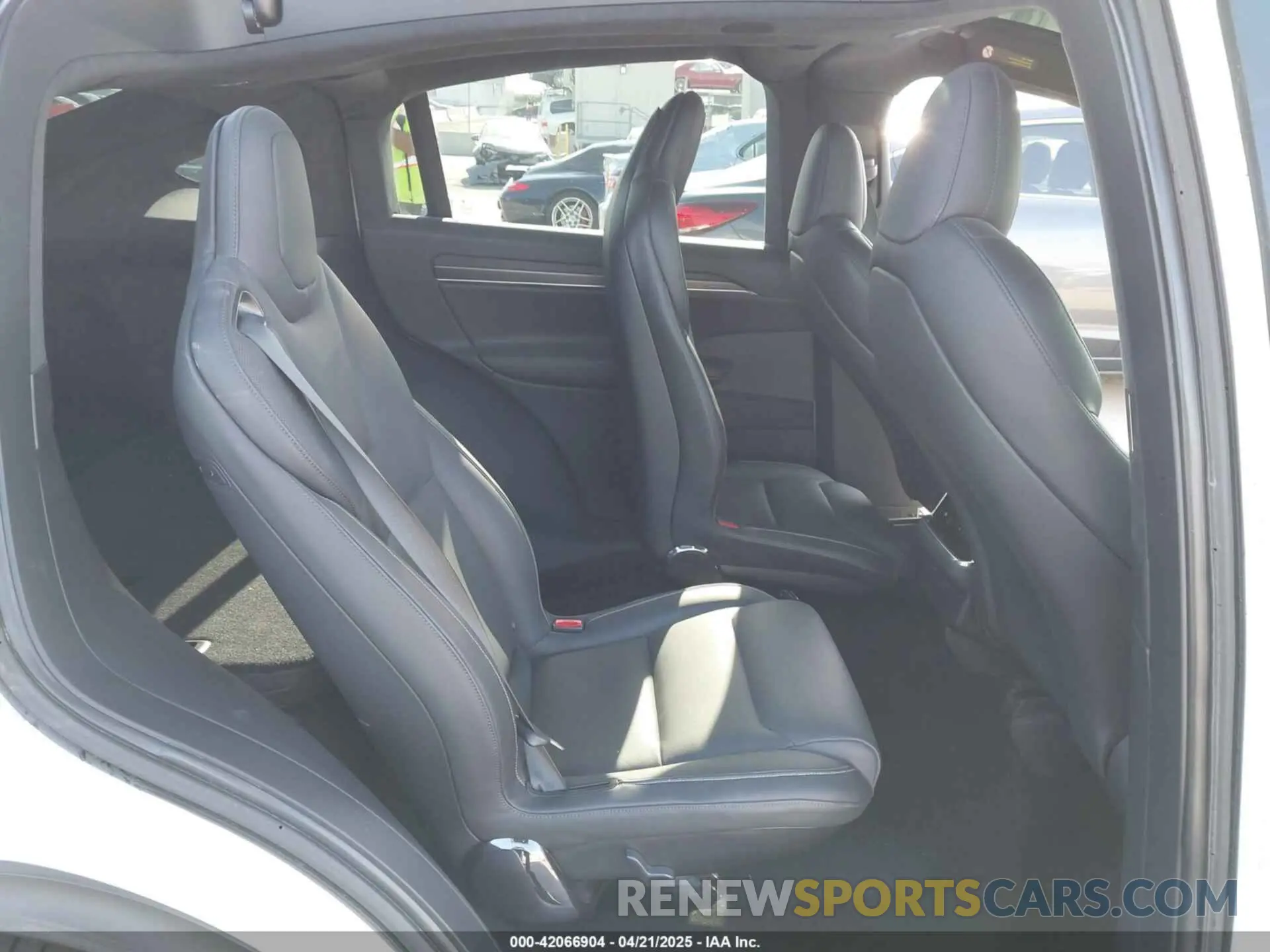 8 Photograph of a damaged car 7SAXCBE63NF337529 TESLA MODEL X 2022
