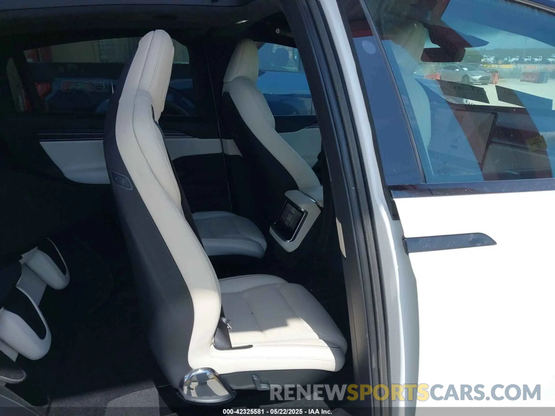 8 Photograph of a damaged car 7SAXCBE63NF356730 TESLA MODEL X 2022