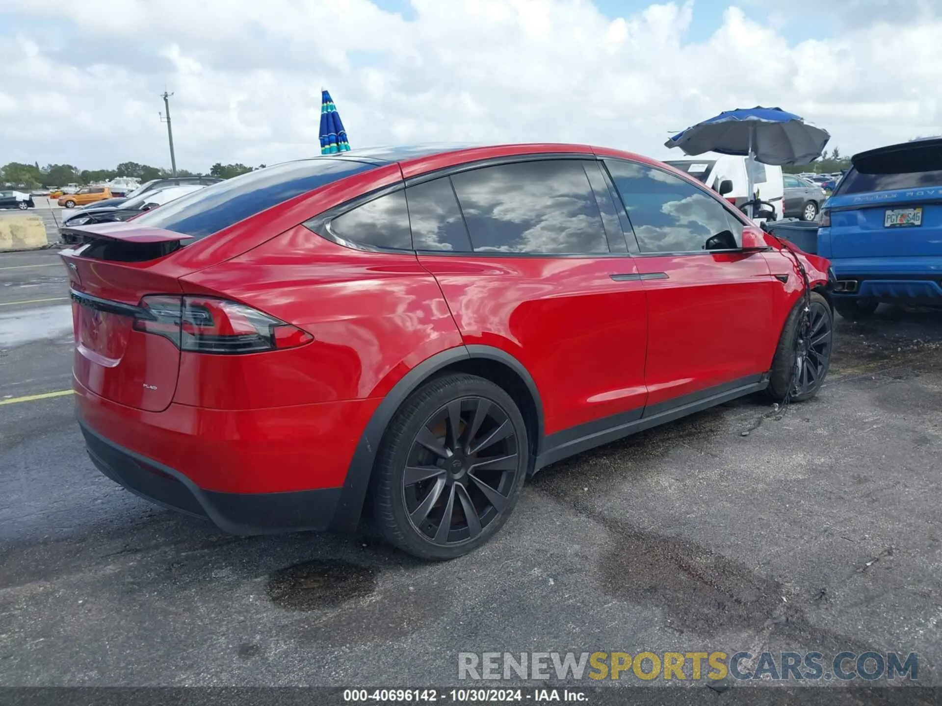 4 Photograph of a damaged car 7SAXCBE65NF332929 TESLA MODEL X 2022