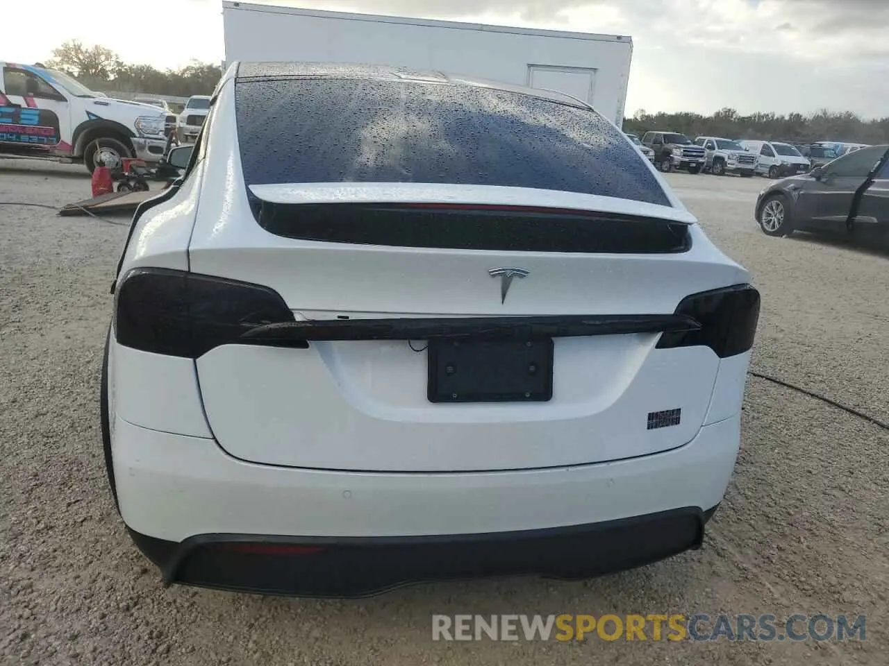 6 Photograph of a damaged car 7SAXCBE66NF344703 TESLA MODEL X 2022