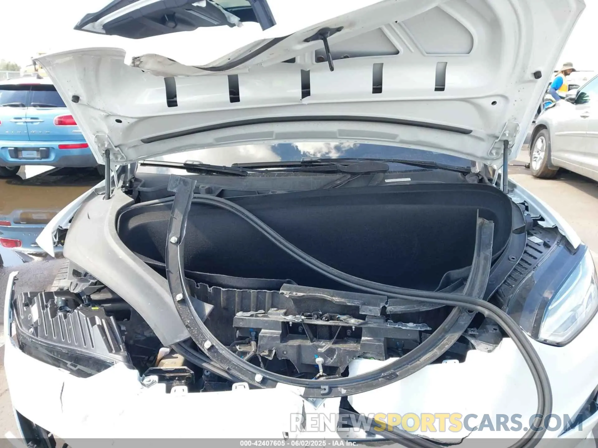 10 Photograph of a damaged car 7SAXCBE66NF351490 TESLA MODEL X 2022