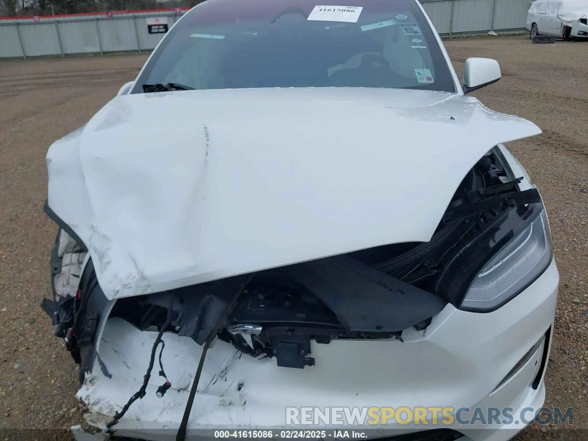 10 Photograph of a damaged car 7SAXCBE68NF333394 TESLA MODEL X 2022