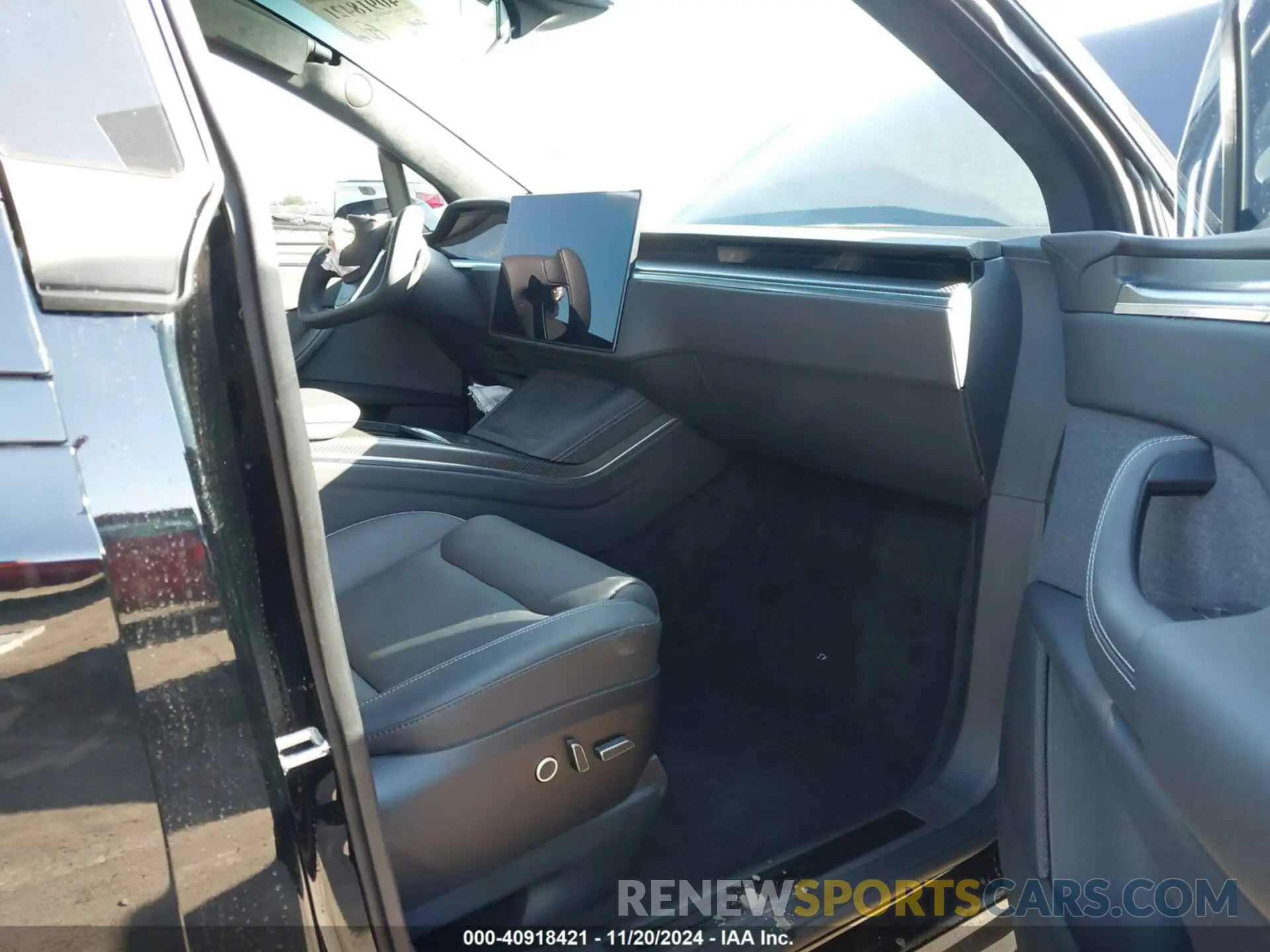 5 Photograph of a damaged car 7SAXCBE69NF349507 TESLA MODEL X 2022