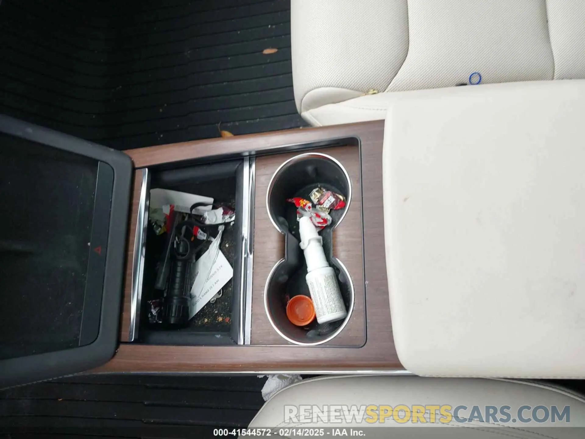 18 Photograph of a damaged car 7SAXCDE55NF360393 TESLA MODEL X 2022