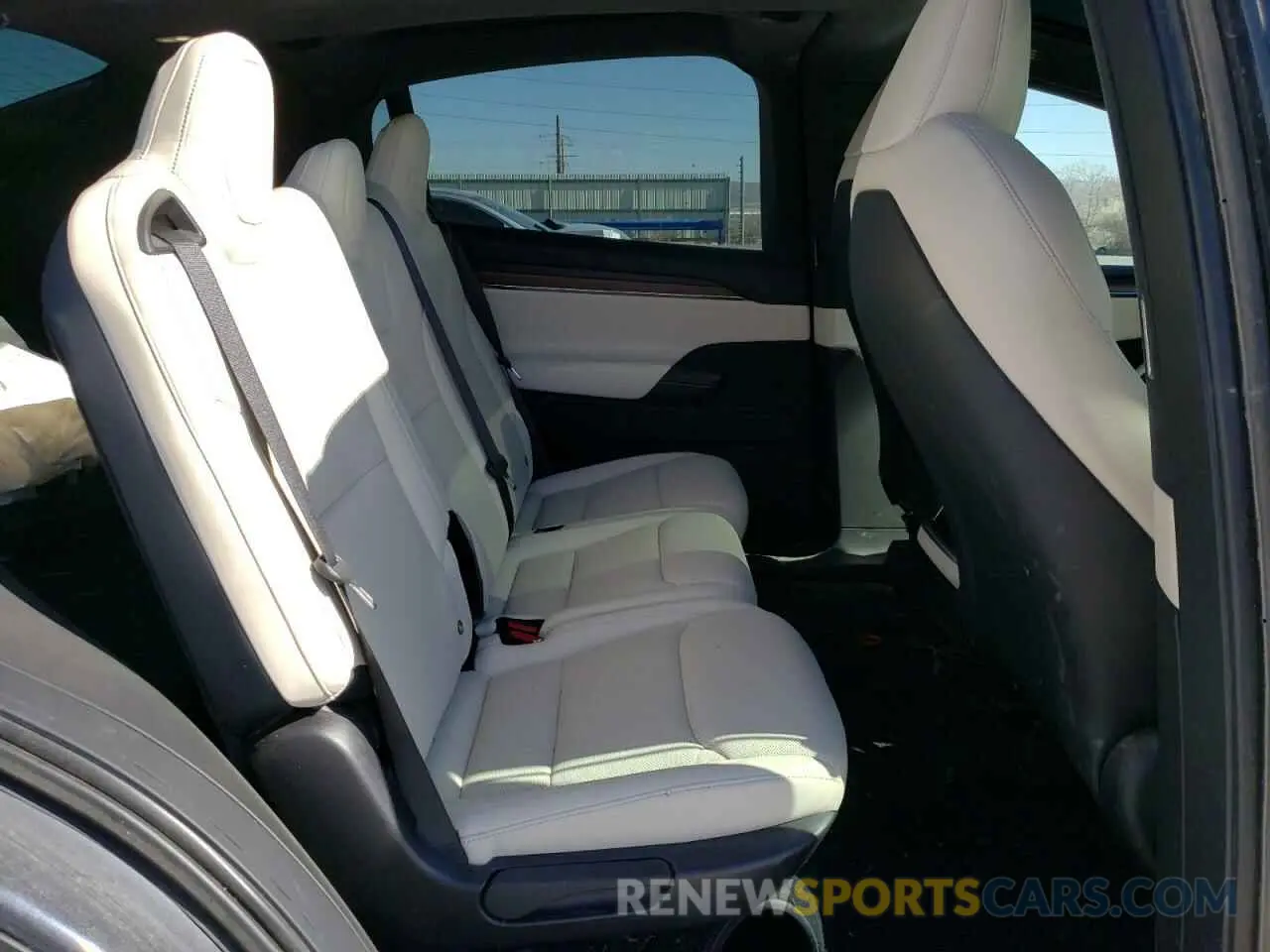11 Photograph of a damaged car 7SAXCDE55NF362970 TESLA MODEL X 2022