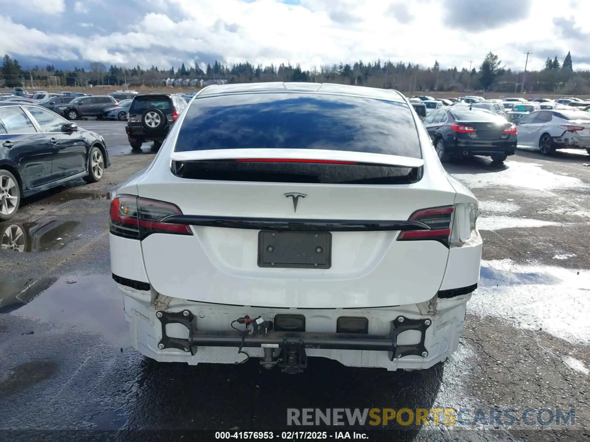 17 Photograph of a damaged car 7SAXCDE56NF360208 TESLA MODEL X 2022