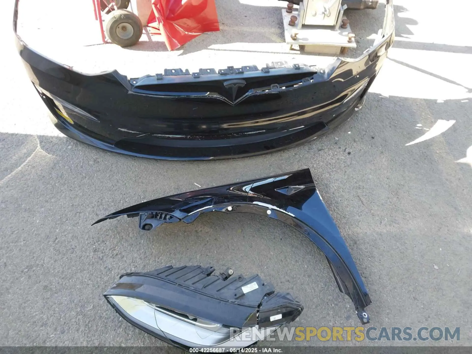 12 Photograph of a damaged car 7SAXCDE5XNF335585 TESLA MODEL X 2022