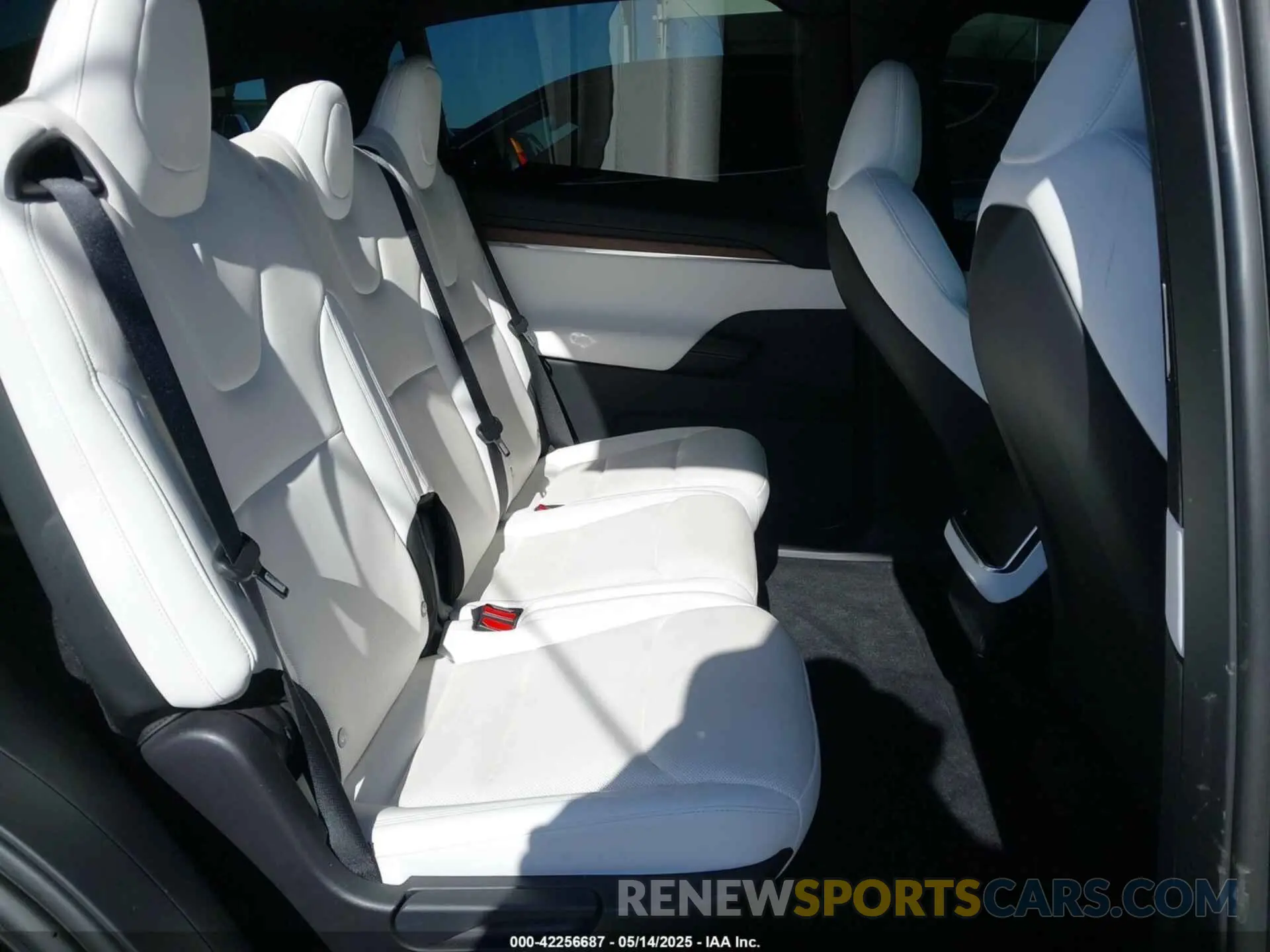 8 Photograph of a damaged car 7SAXCDE5XNF335585 TESLA MODEL X 2022
