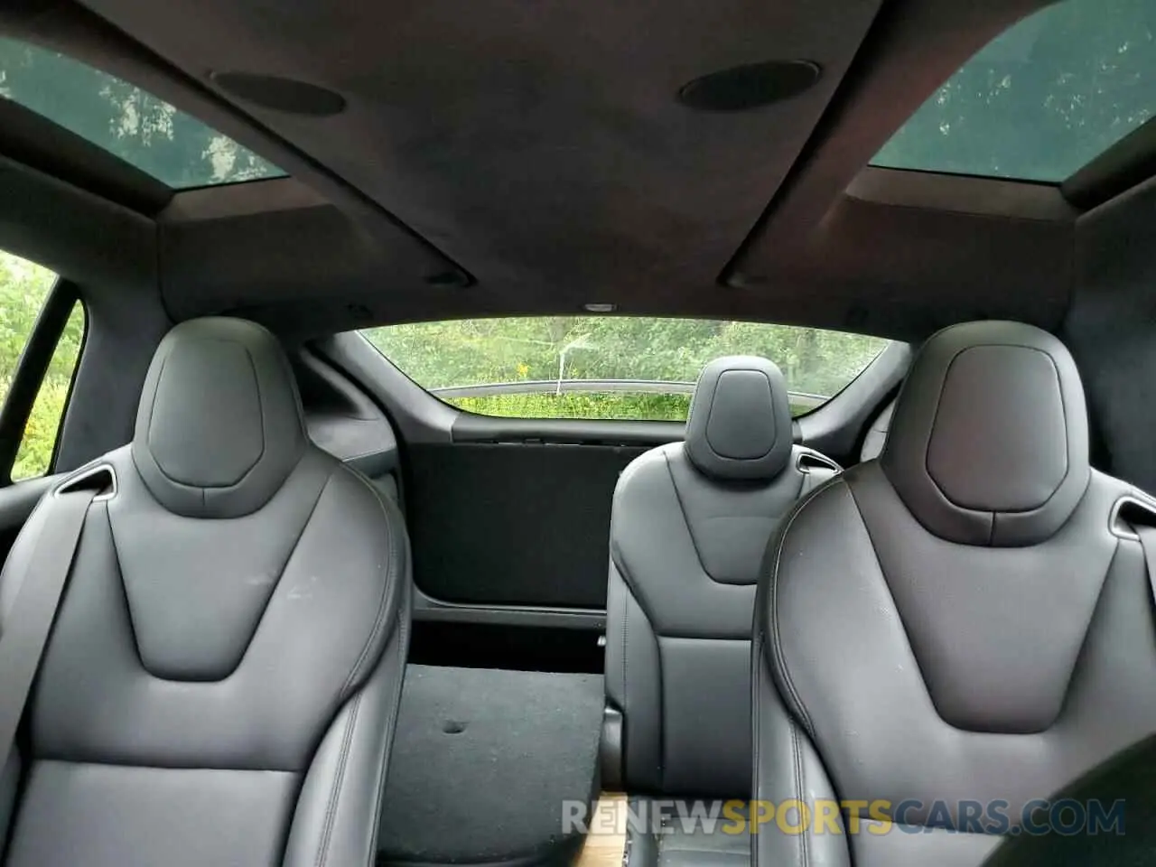 10 Photograph of a damaged car 7SAXCBE50PF374581 TESLA MODEL X 2023