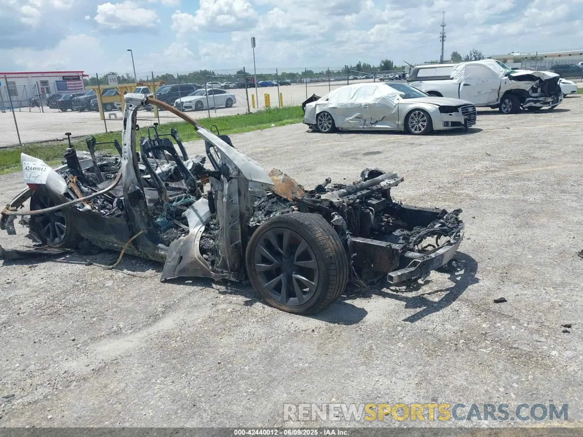 1 Photograph of a damaged car 7SAXCBE54PF368072 TESLA MODEL X 2023