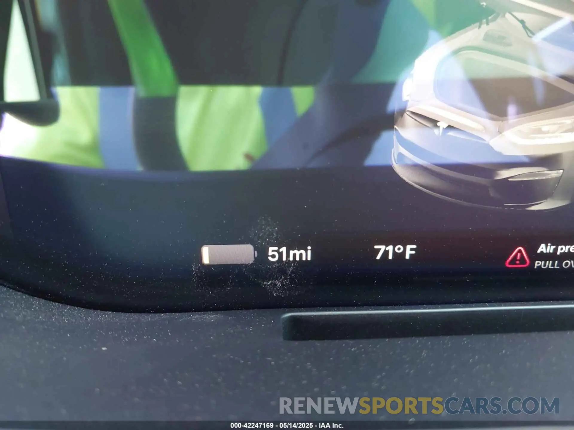 17 Photograph of a damaged car 7SAXCBE54PF429579 TESLA MODEL X 2023
