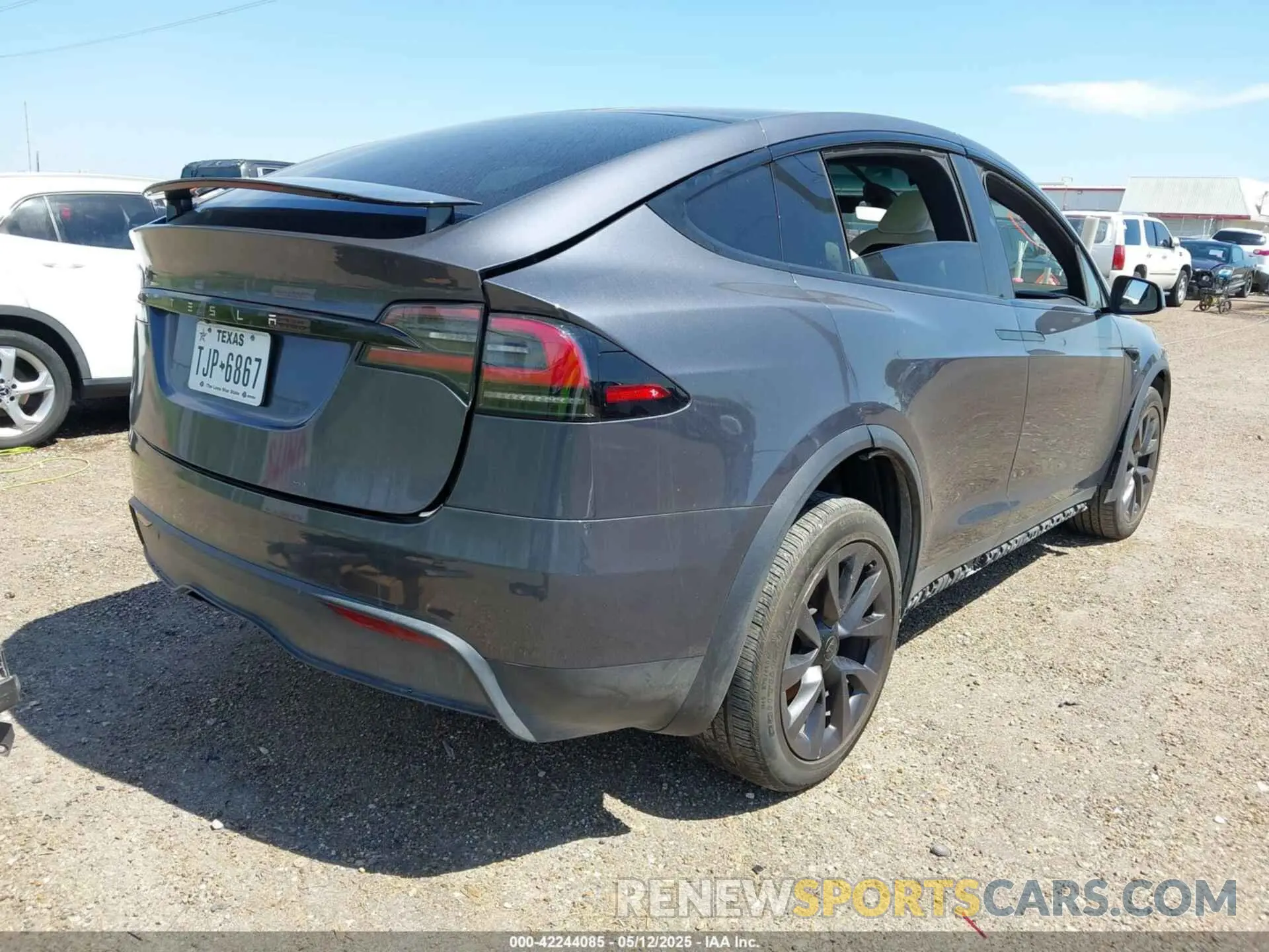 4 Photograph of a damaged car 7SAXCBE57PF384895 TESLA MODEL X 2023