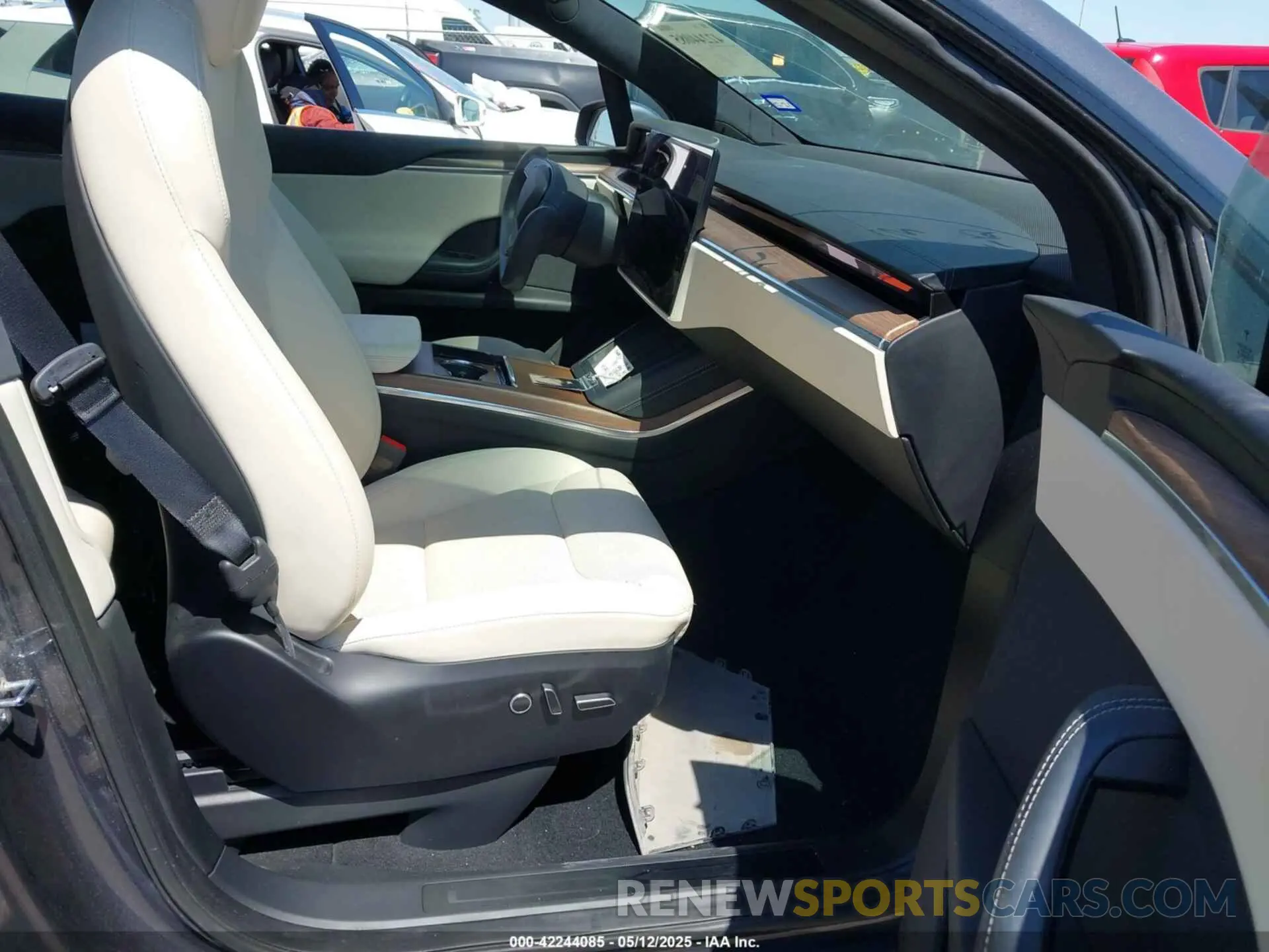 5 Photograph of a damaged car 7SAXCBE57PF384895 TESLA MODEL X 2023