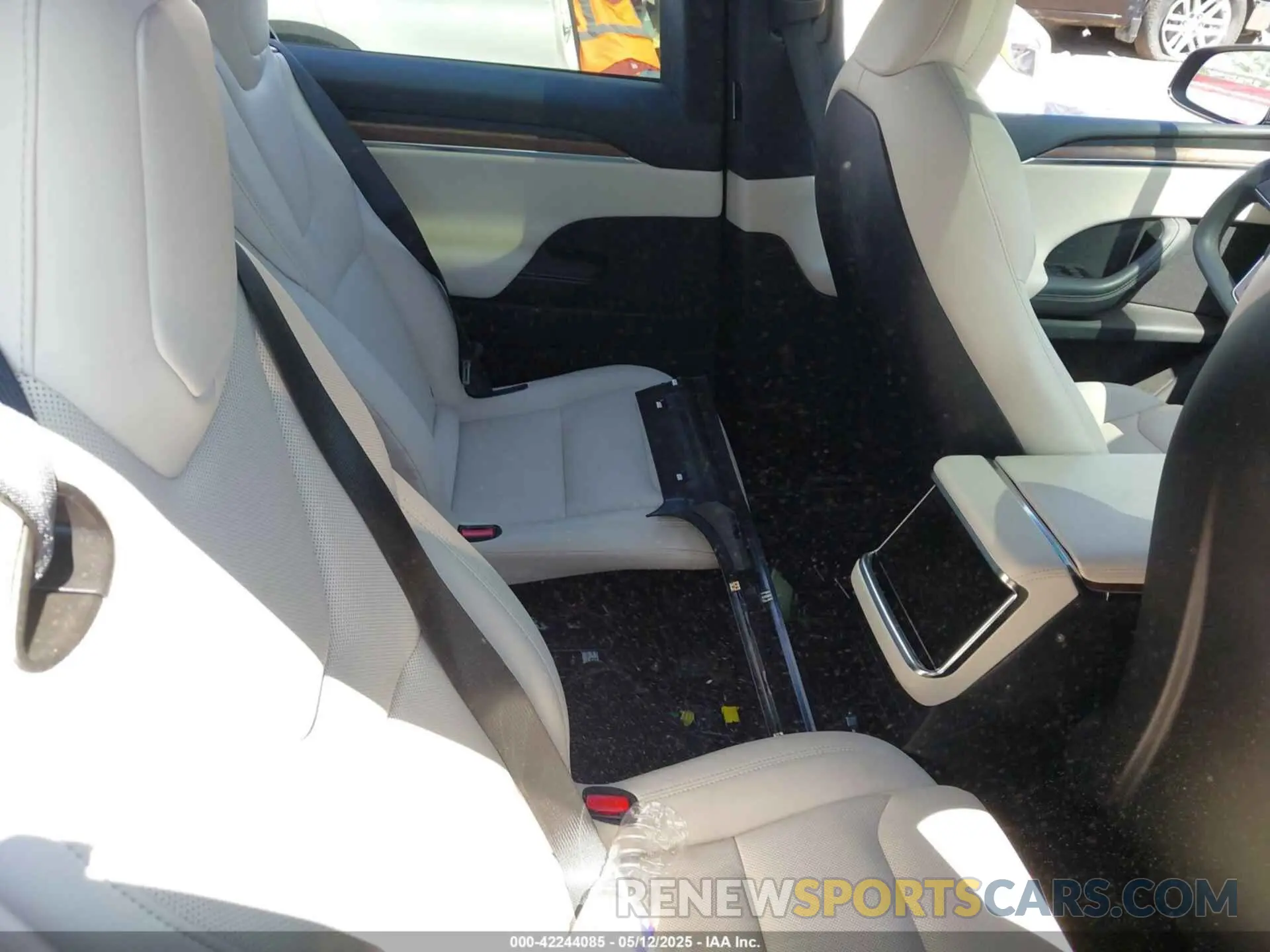 8 Photograph of a damaged car 7SAXCBE57PF384895 TESLA MODEL X 2023