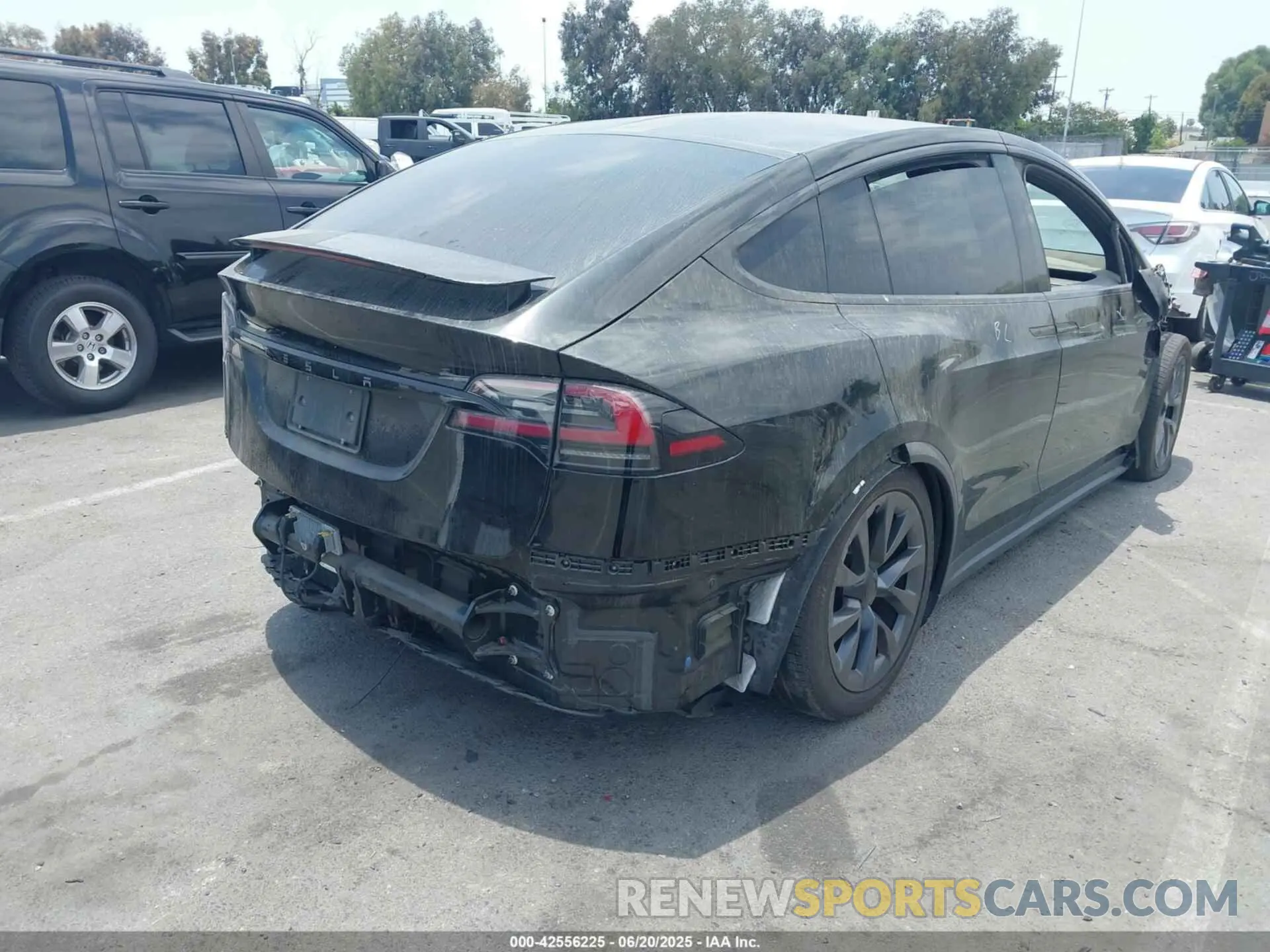 4 Photograph of a damaged car 7SAXCBE59PF395428 TESLA MODEL X 2023