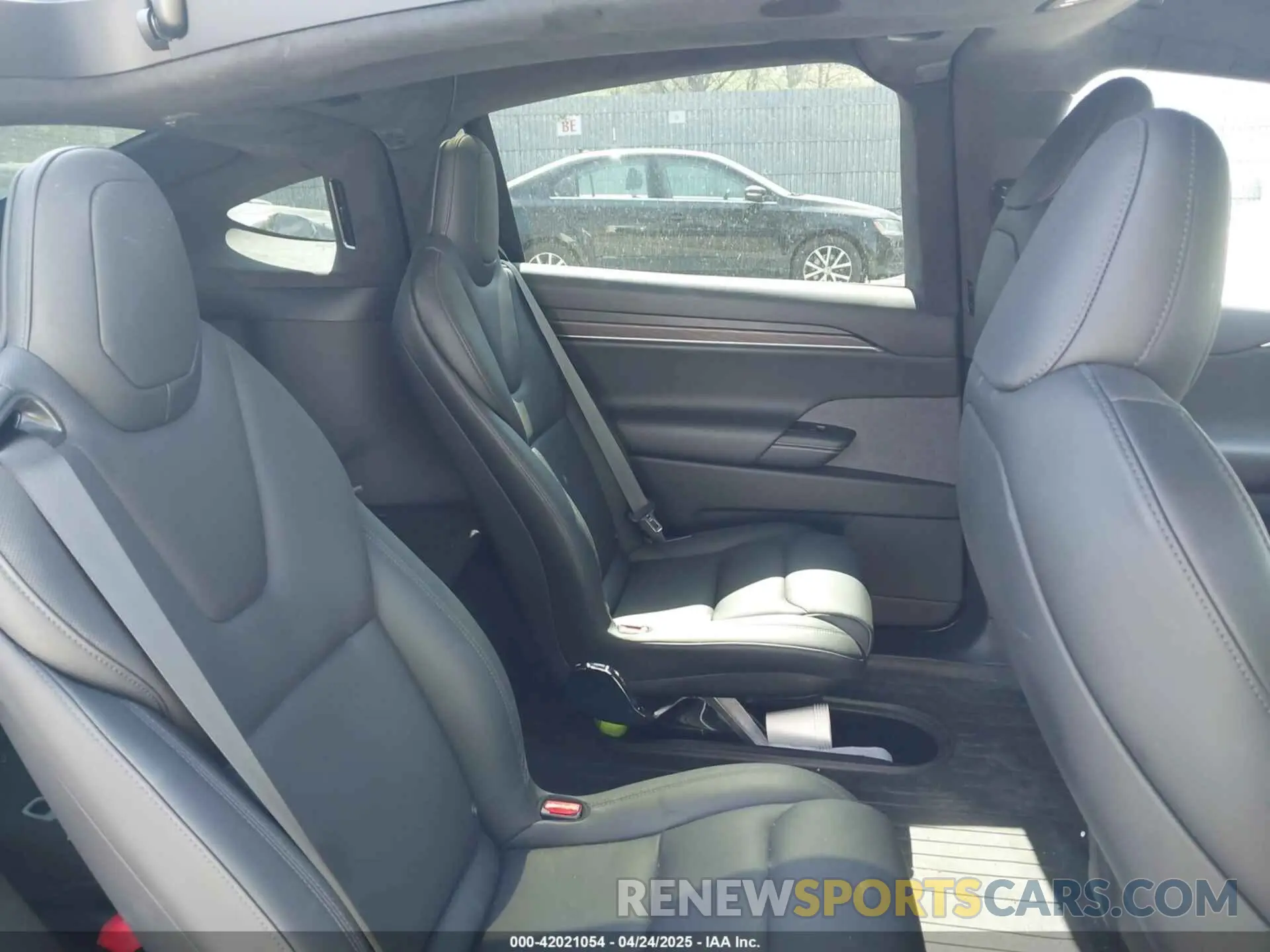 8 Photograph of a damaged car 7SAXCBE5XPF414293 TESLA MODEL X 2023
