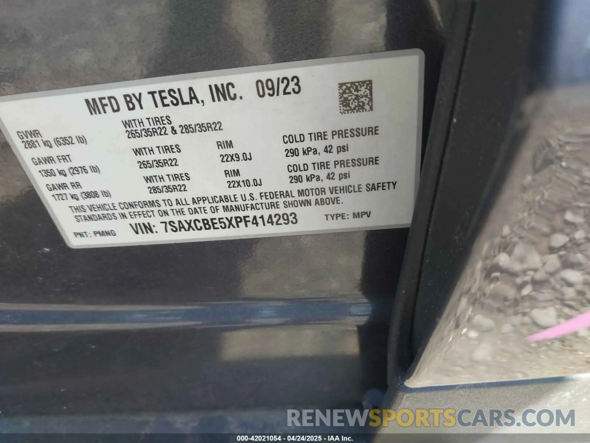 9 Photograph of a damaged car 7SAXCBE5XPF414293 TESLA MODEL X 2023