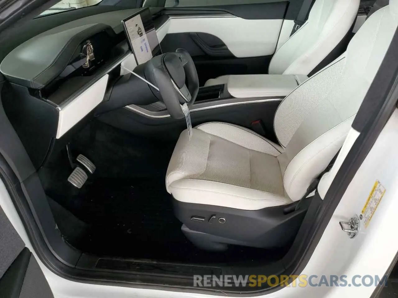 7 Photograph of a damaged car 7SAXCBE64PF405369 TESLA MODEL X 2023