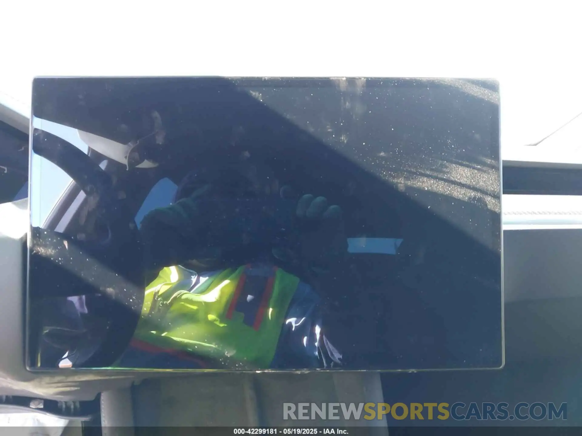 17 Photograph of a damaged car 7SAXCBE67PF429746 TESLA MODEL X 2023