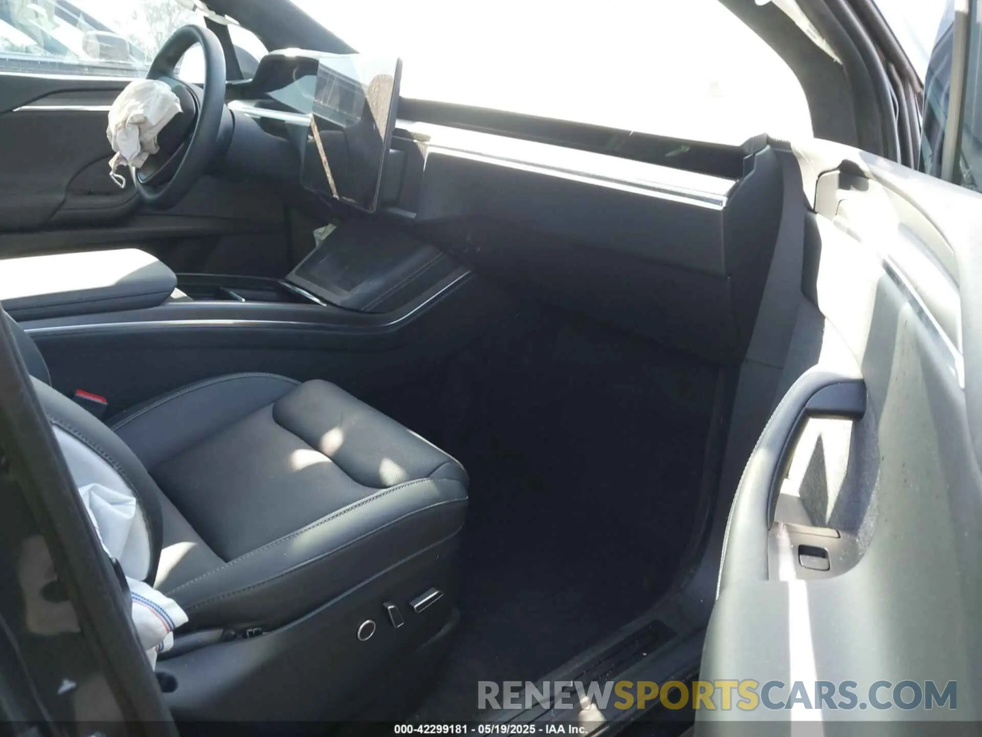 5 Photograph of a damaged car 7SAXCBE67PF429746 TESLA MODEL X 2023