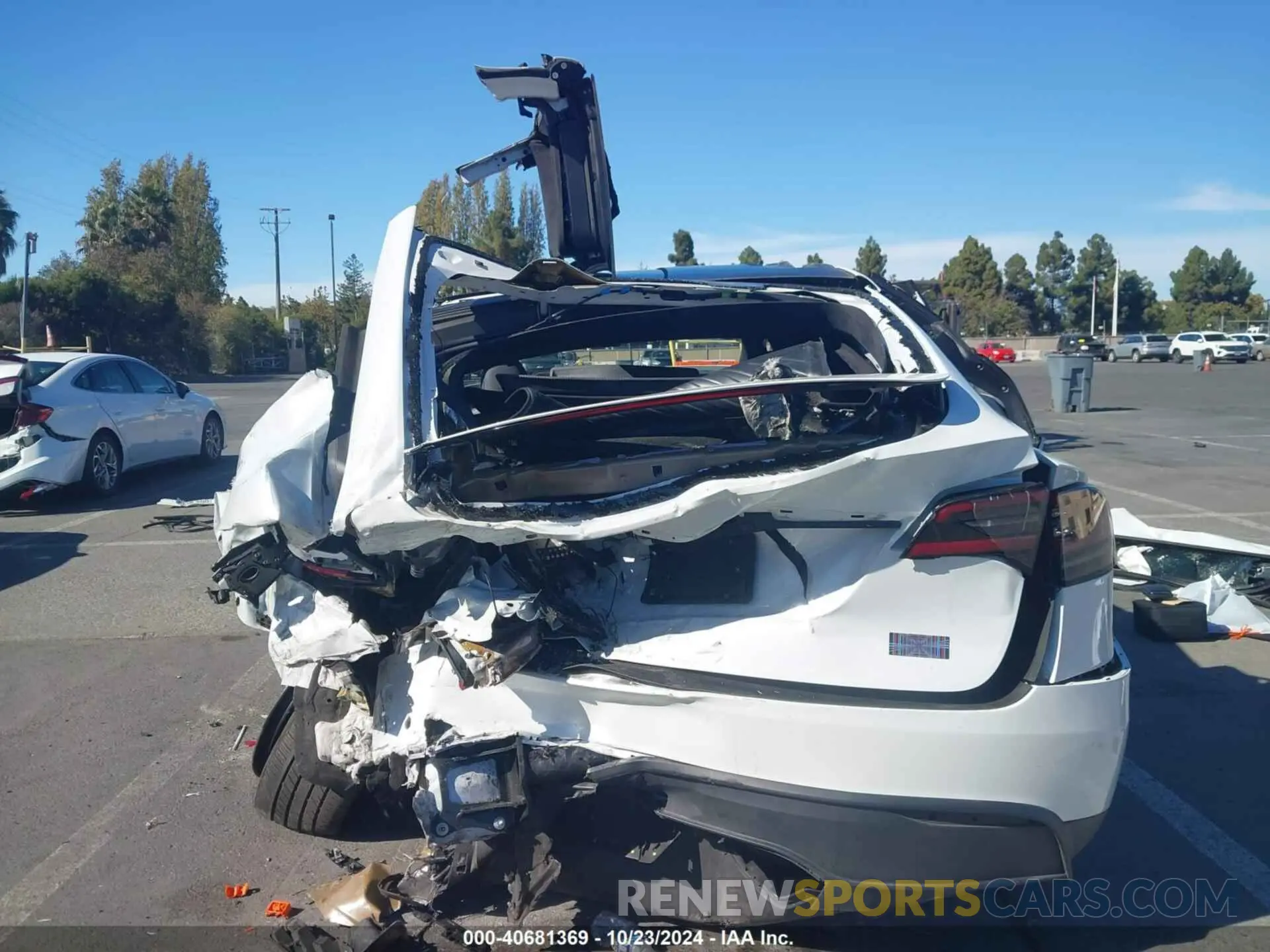 16 Photograph of a damaged car 7SAXCBE69PF410115 TESLA MODEL X 2023