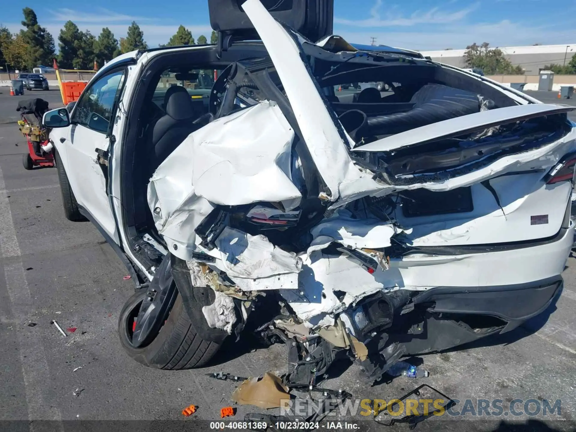 6 Photograph of a damaged car 7SAXCBE69PF410115 TESLA MODEL X 2023