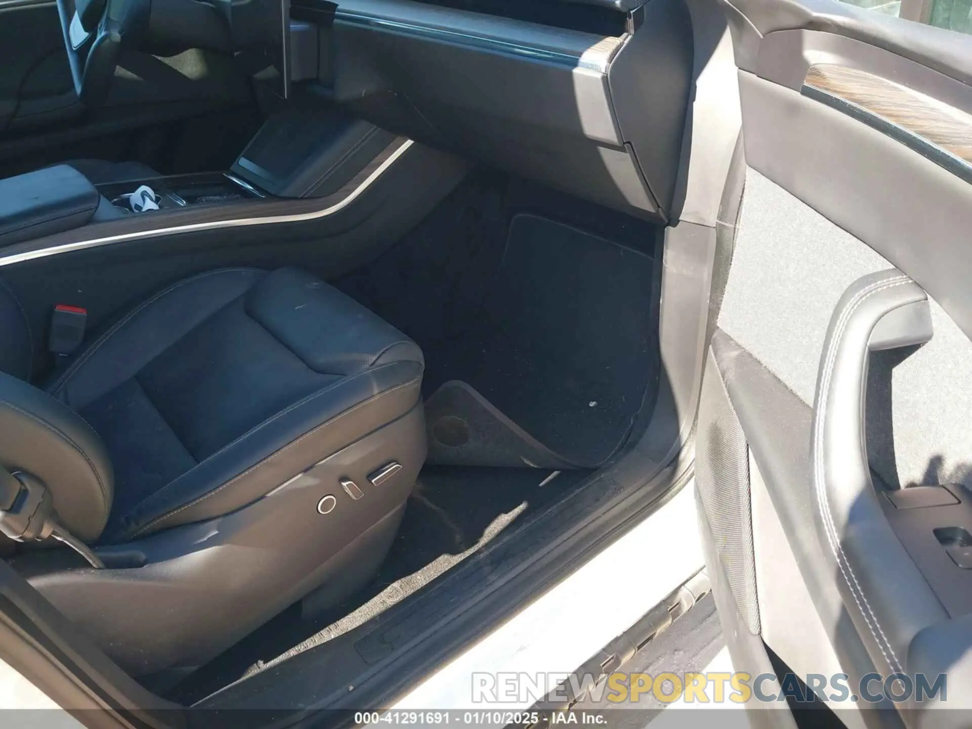 5 Photograph of a damaged car 7SAXCDE50PF381719 TESLA MODEL X 2023