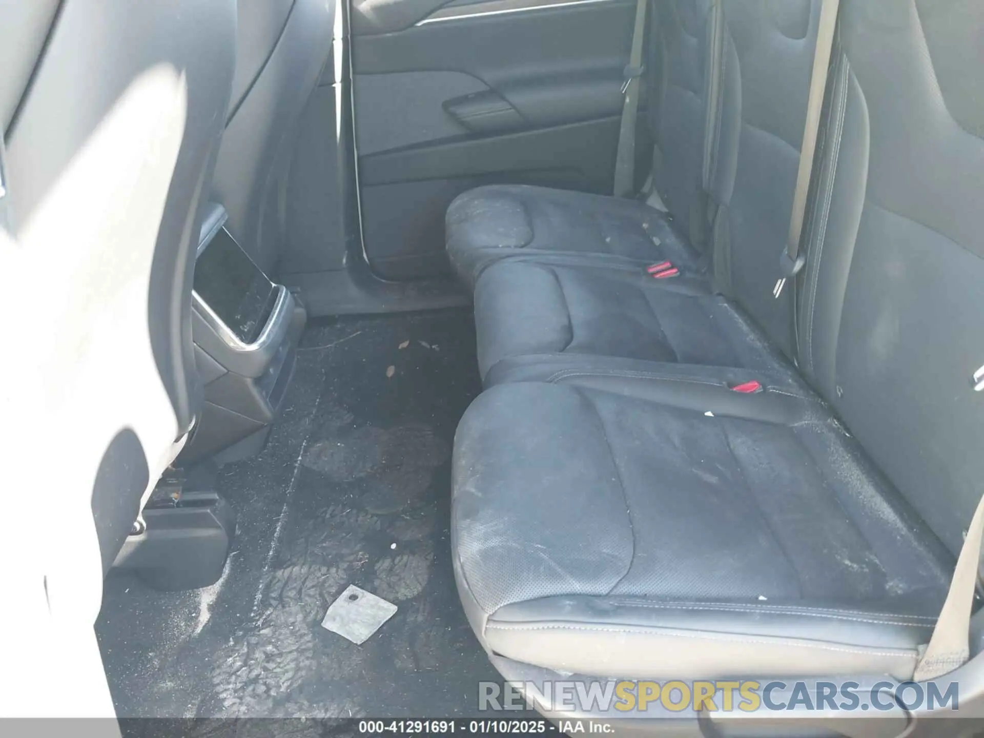 8 Photograph of a damaged car 7SAXCDE50PF381719 TESLA MODEL X 2023