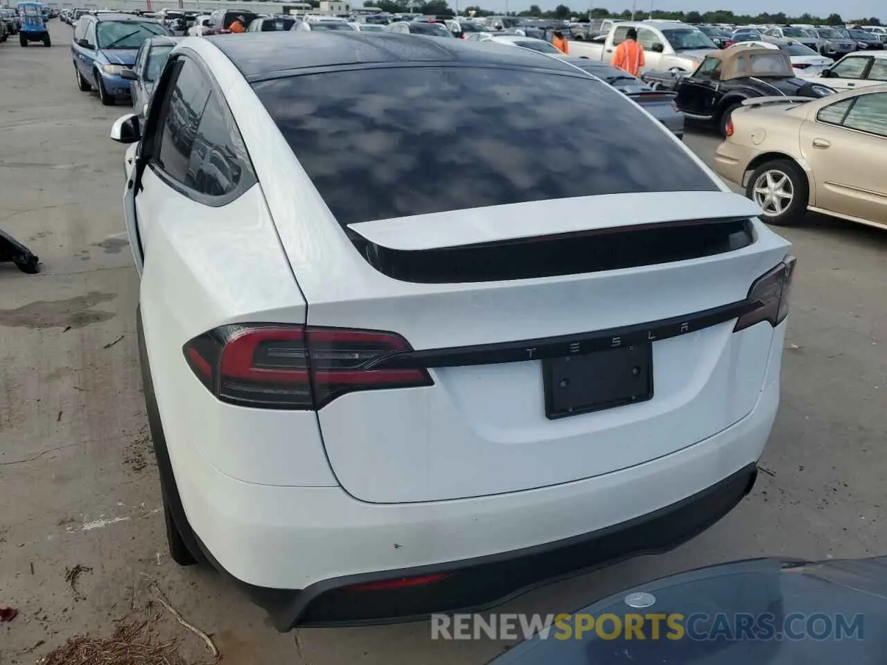 6 Photograph of a damaged car 7SAXCDE55PF409093 TESLA MODEL X 2023