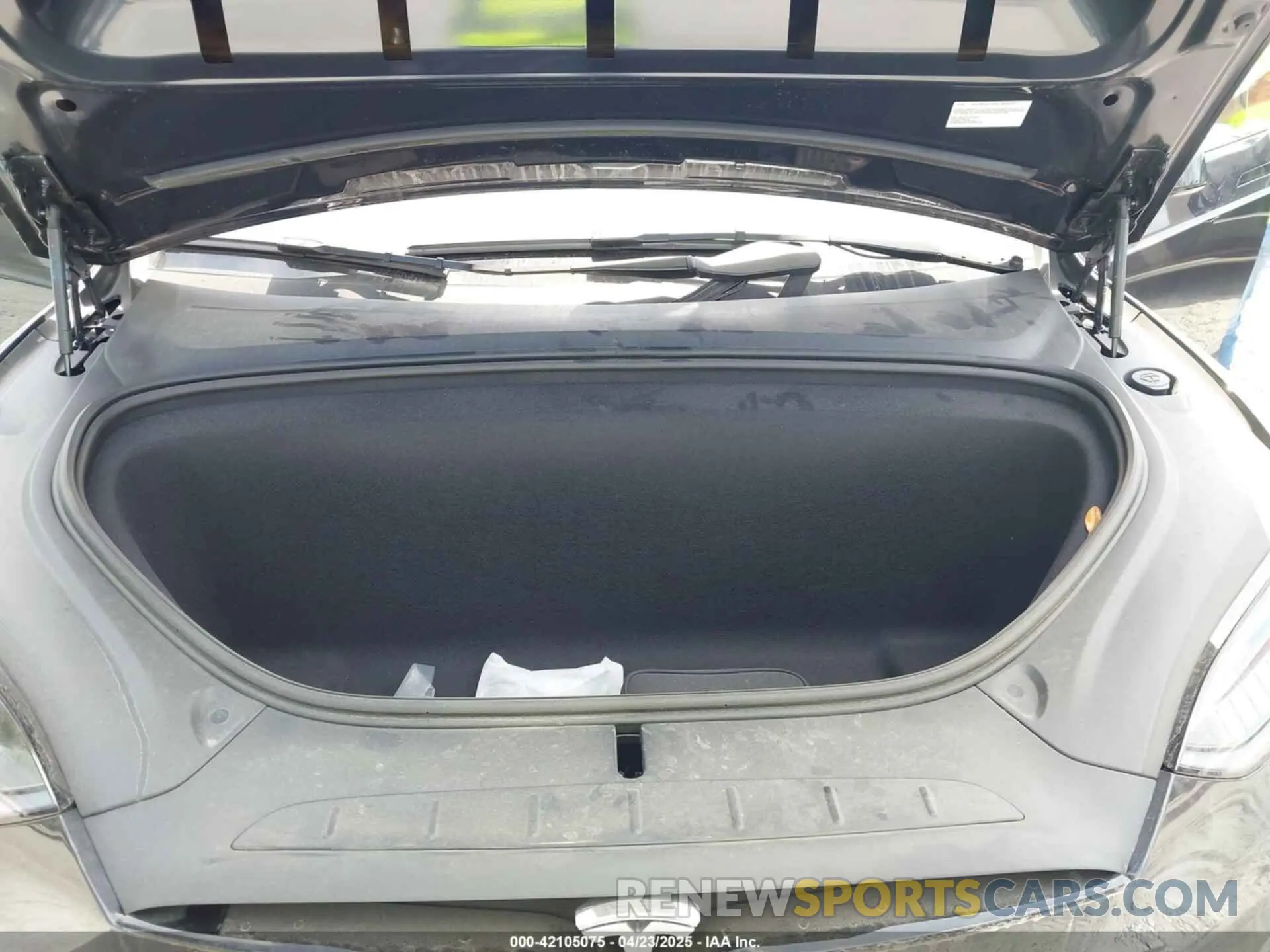 10 Photograph of a damaged car 7SAXCDE55PF427769 TESLA MODEL X 2023