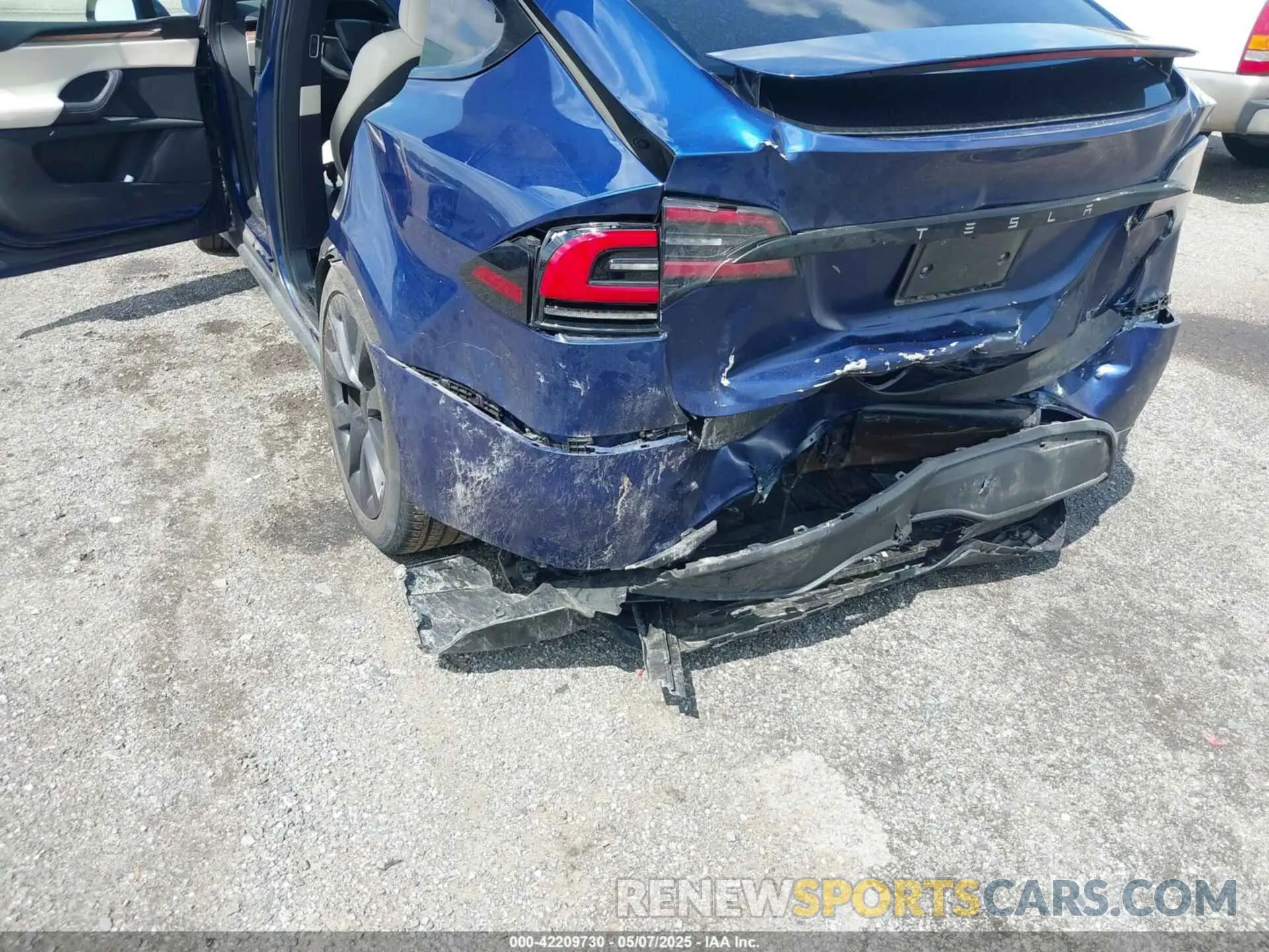 6 Photograph of a damaged car 7SAXCDE59PF413874 TESLA MODEL X 2023