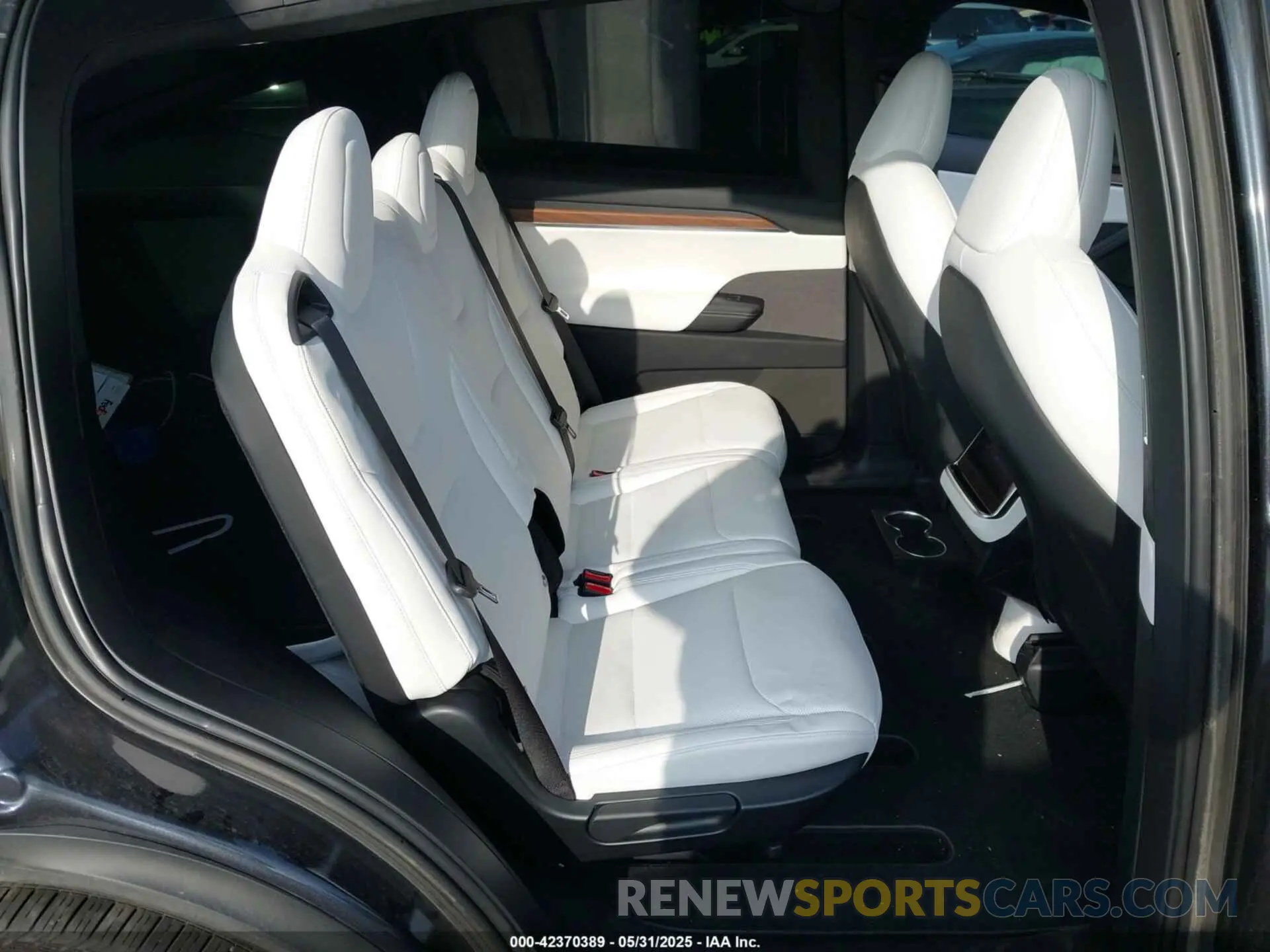 8 Photograph of a damaged car 7SAXCAE56RF442122 TESLA MODEL X 2024