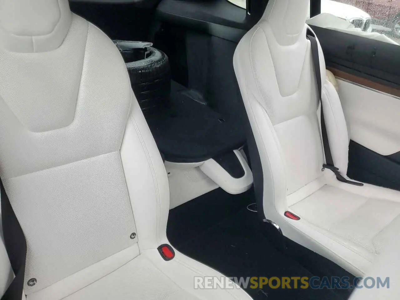 11 Photograph of a damaged car 7SAXCBE52RF442589 TESLA MODEL X 2024