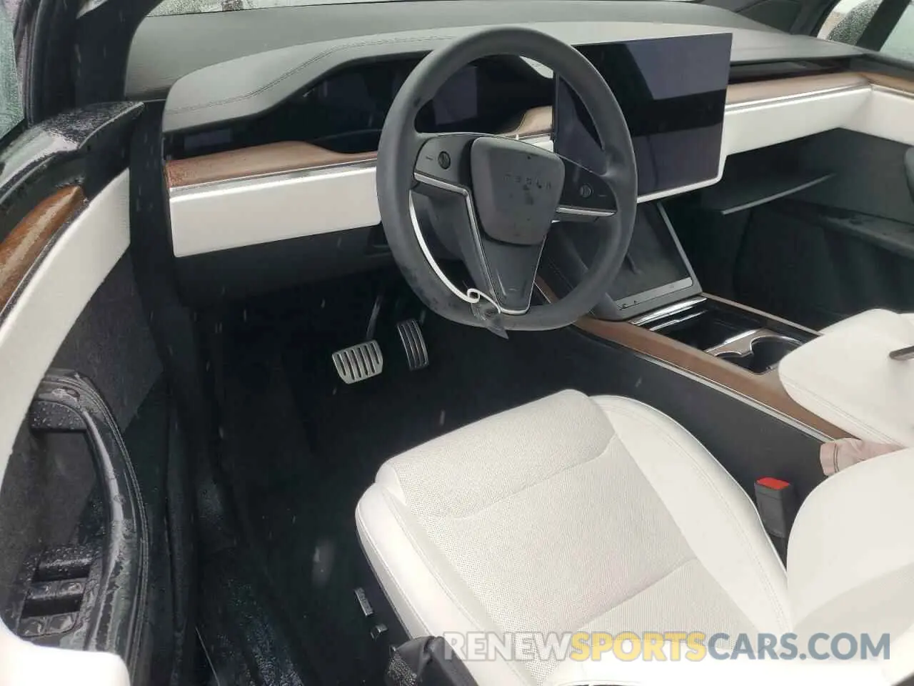 8 Photograph of a damaged car 7SAXCBE52RF442589 TESLA MODEL X 2024